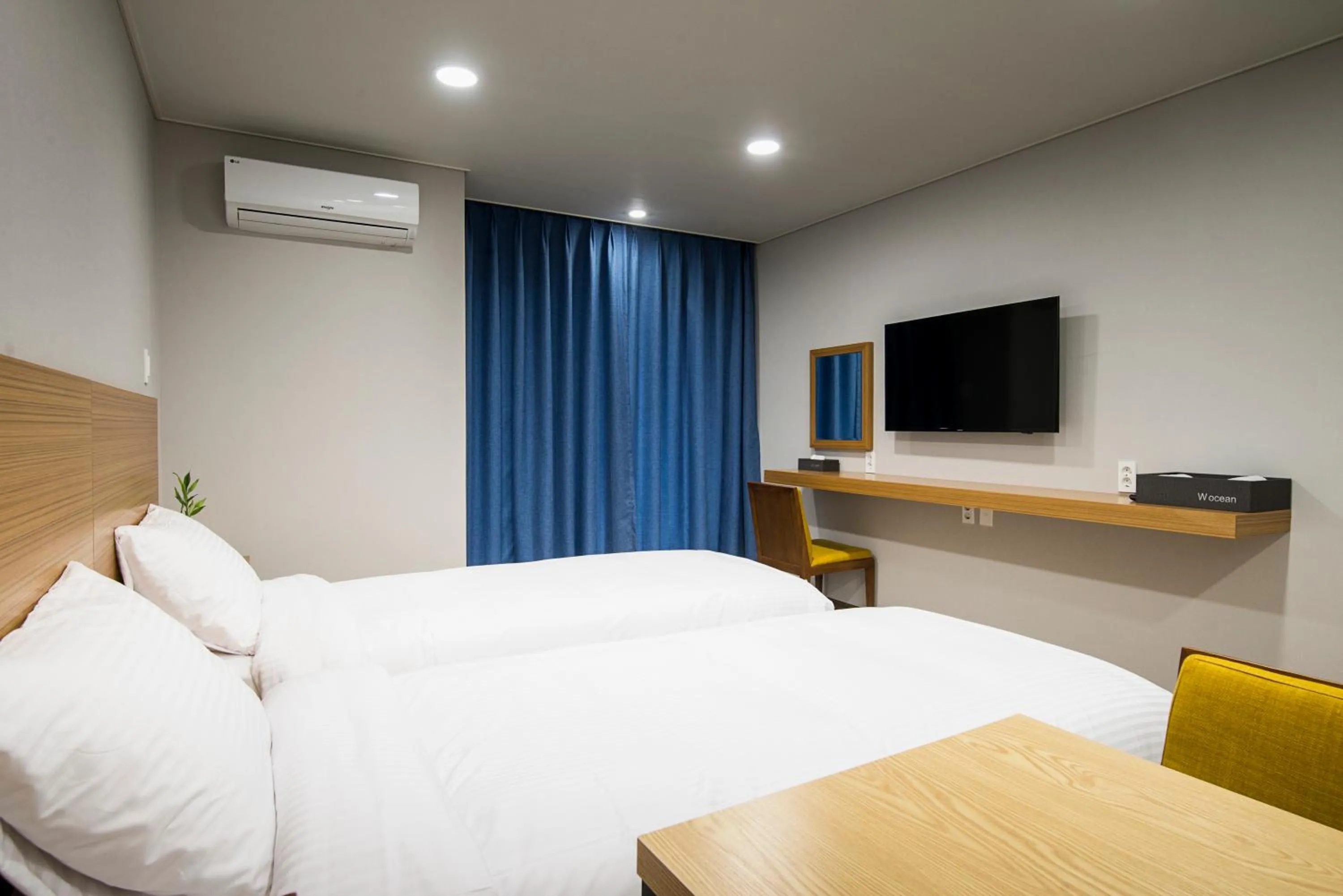 Bed in W Ocean Pension