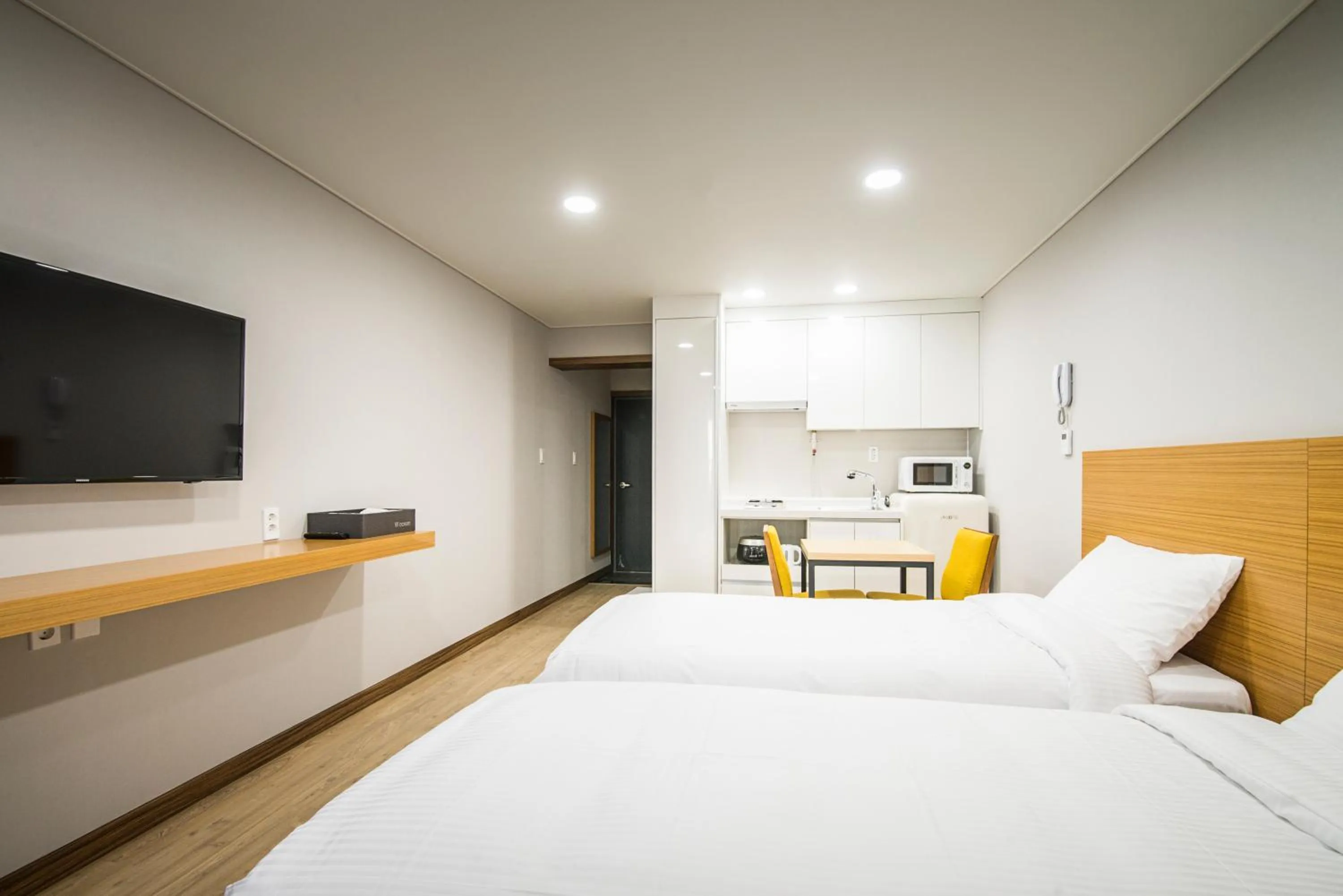 Bed in W Ocean Pension