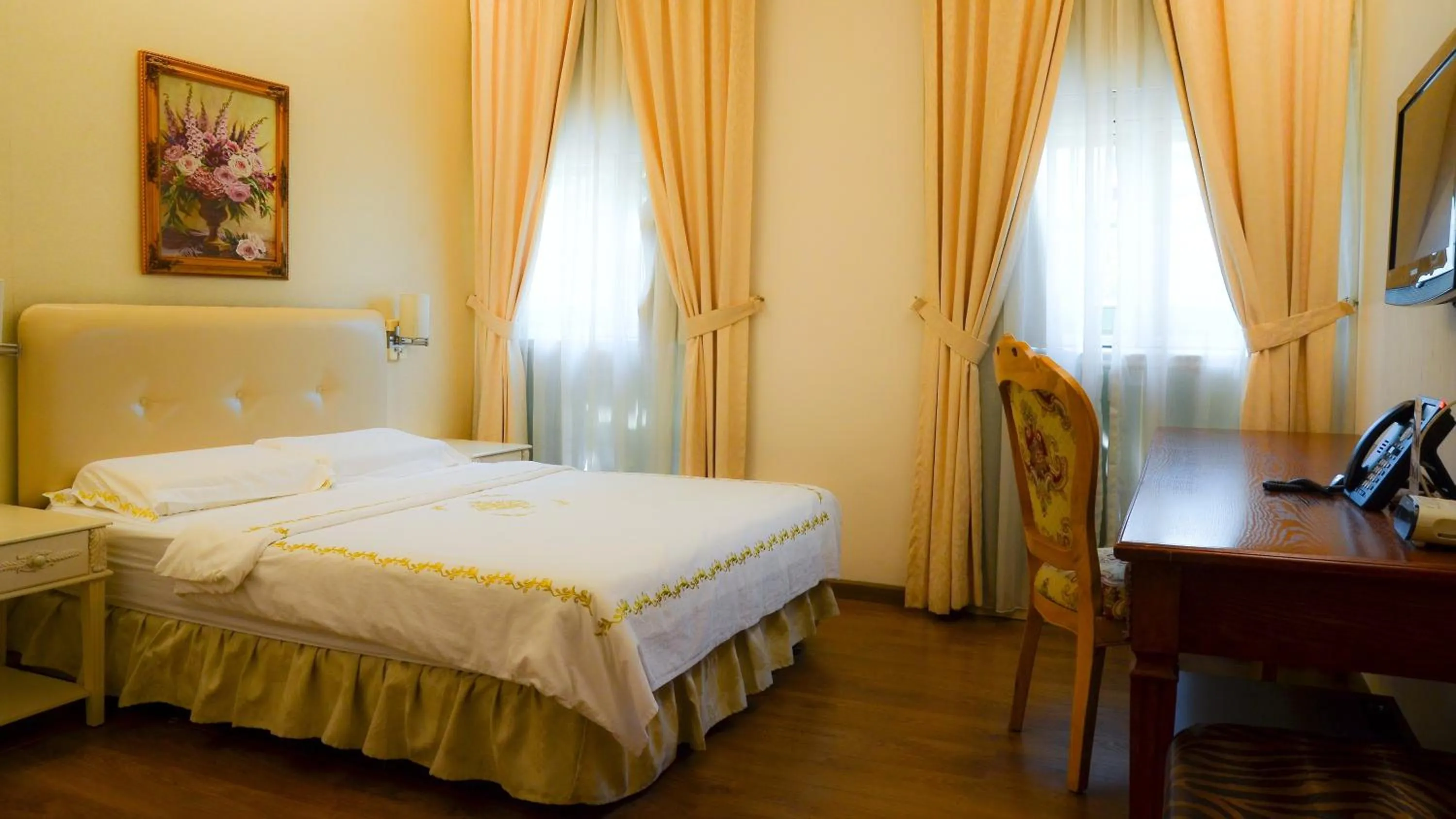 Photo of the whole room, Bed in Jayleen 1918