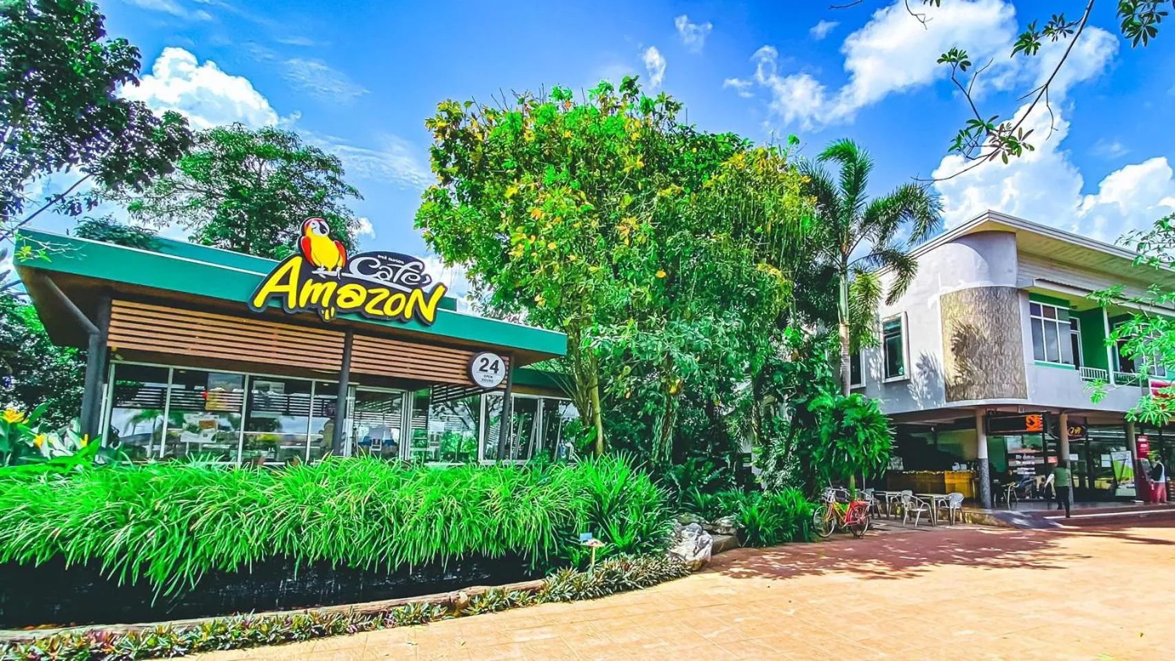 On-site shops in K2 Hotel at Thachang