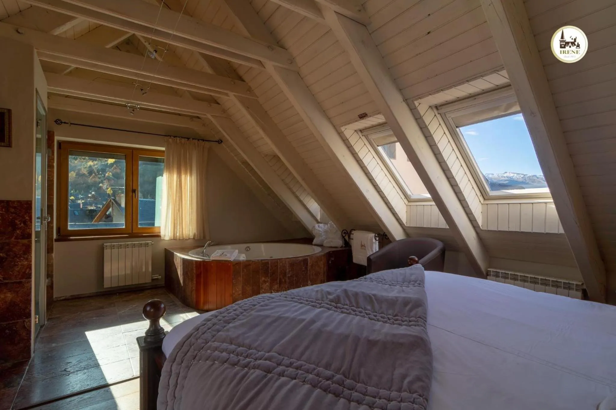 Hot Tub, Bed in Hotel & Spa Casa Irene