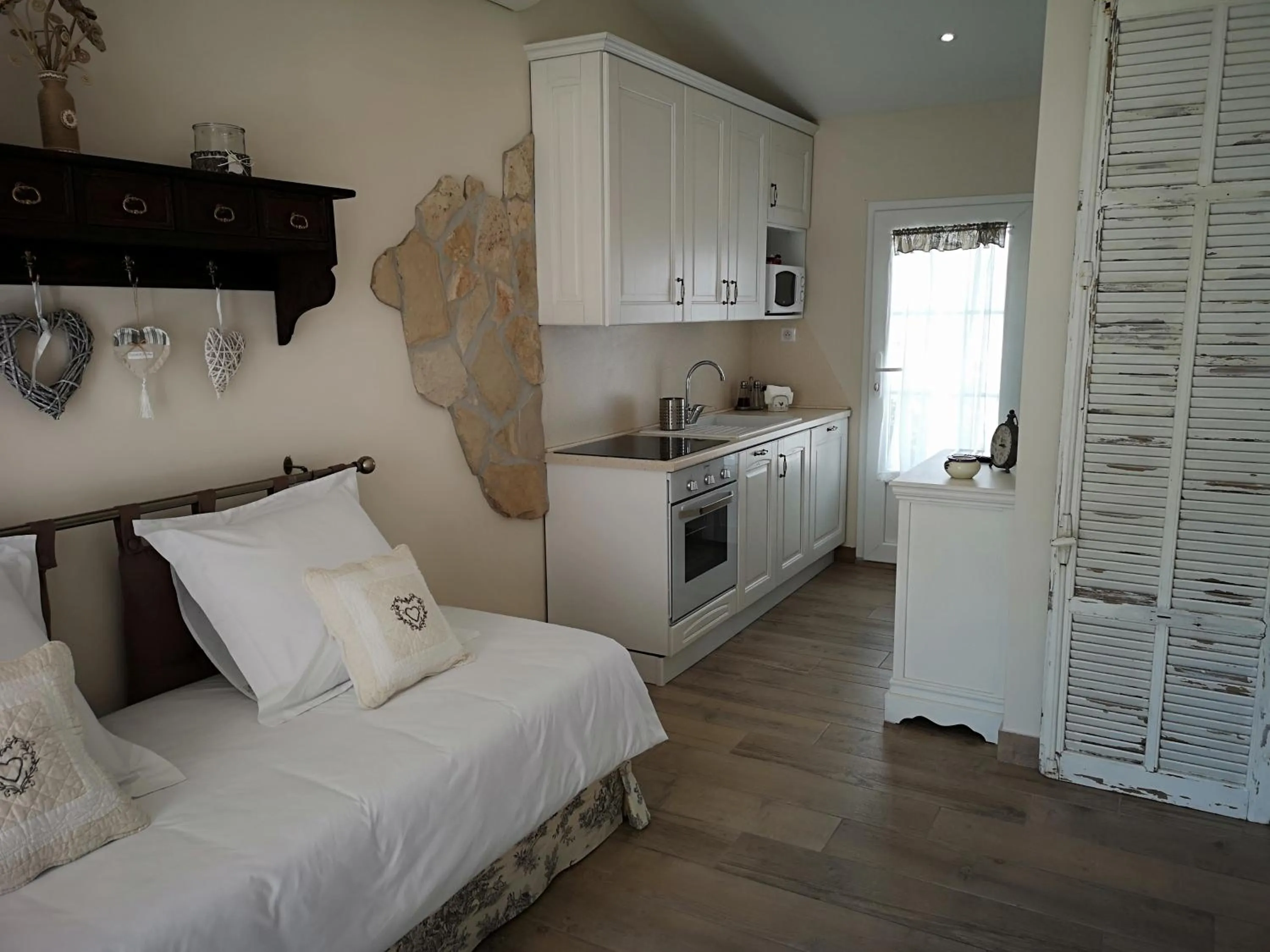 Kitchen or kitchenette, Bed in B&B Villa Blanche