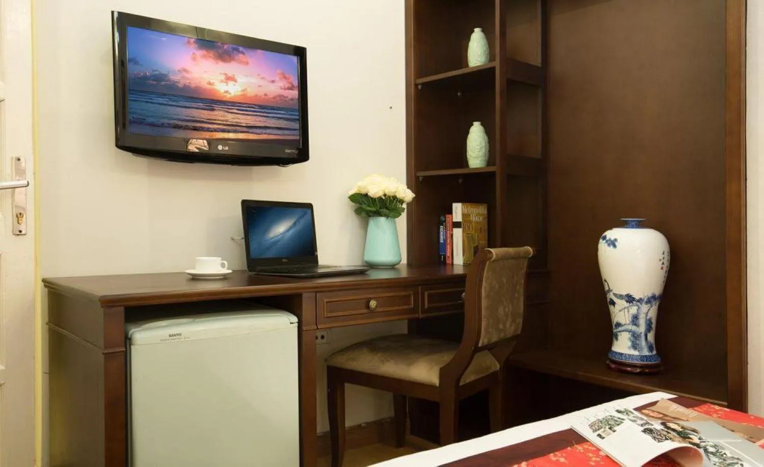 TV and multimedia in Labevie Hotel