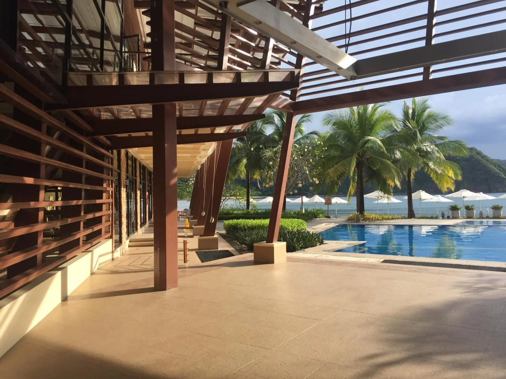 Beach in Pico de Loro 2BR Vacation Flat