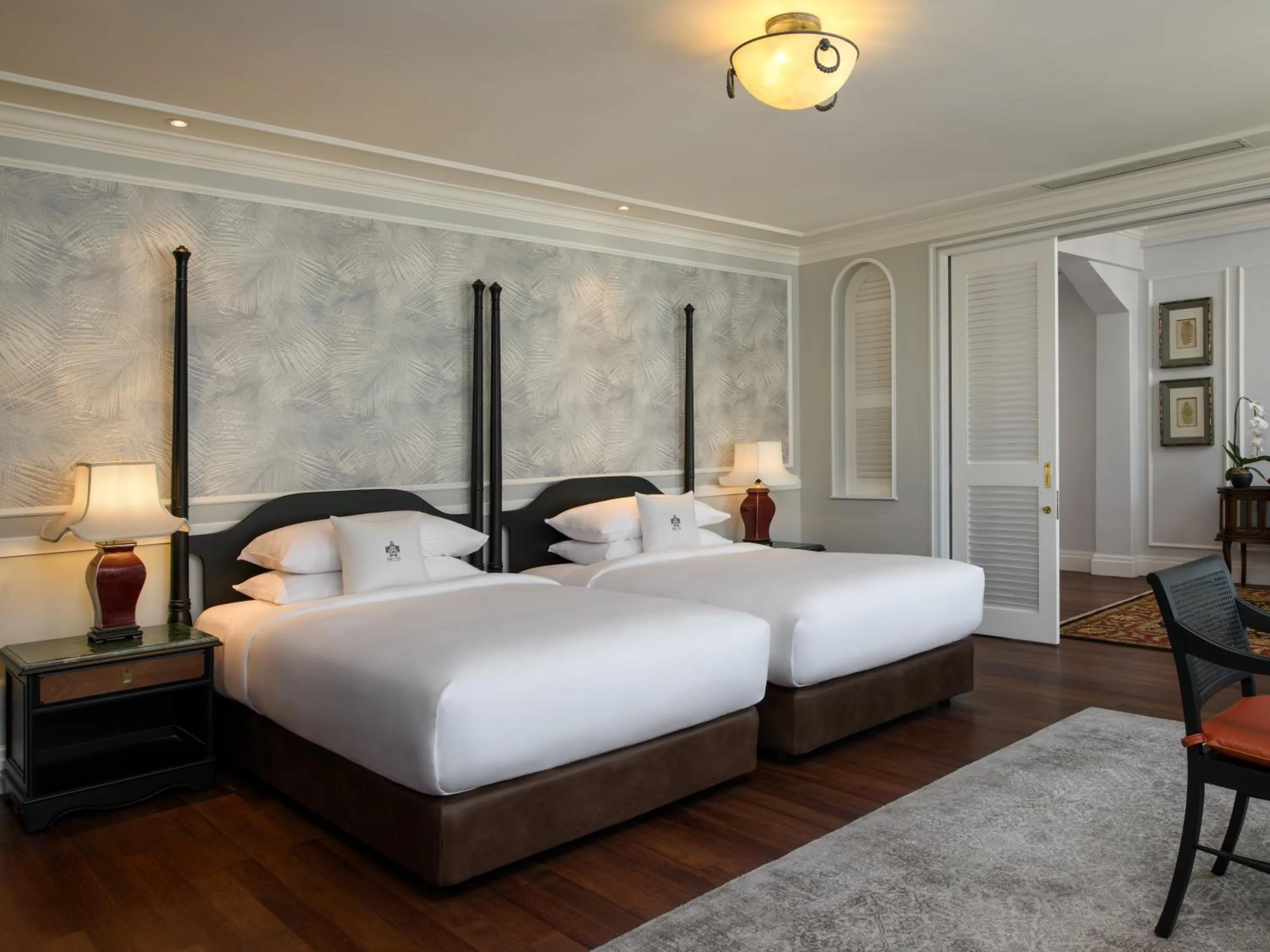 Photo of the whole room, Bed in Eastern & Oriental Hotel