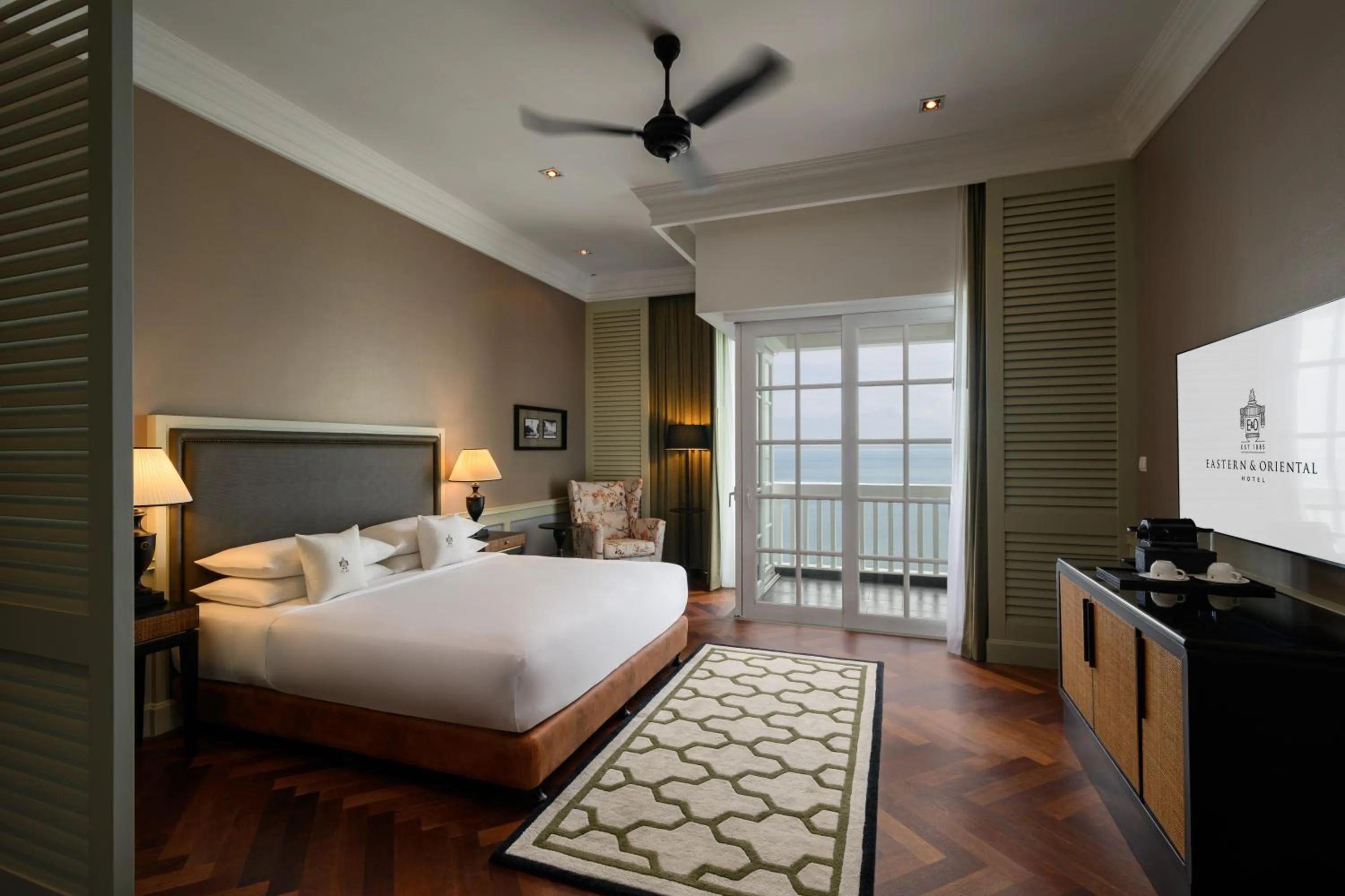 Bedroom, Bed in Eastern & Oriental Hotel