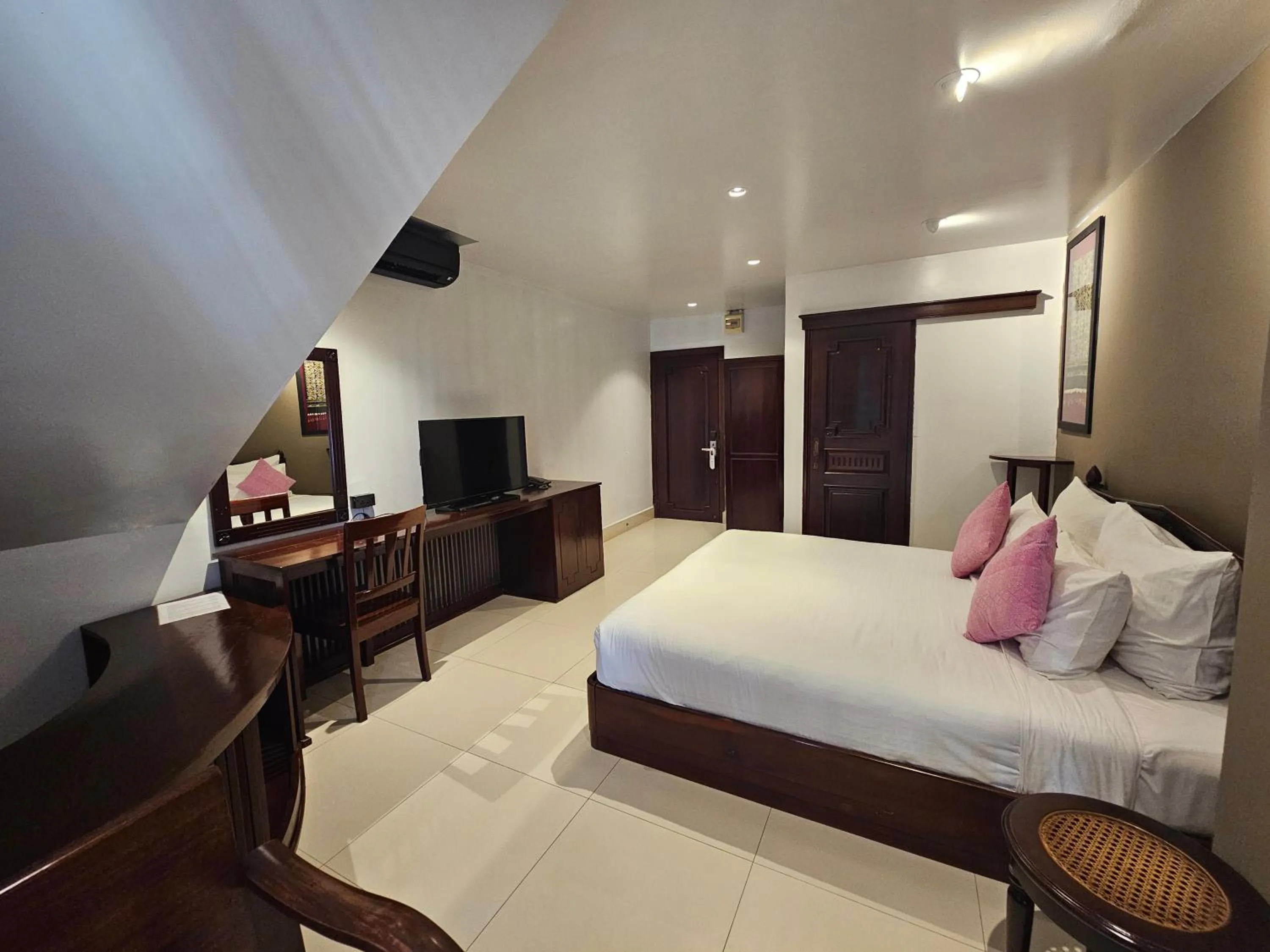 TV and multimedia, Bed in Family Boutique Hotel