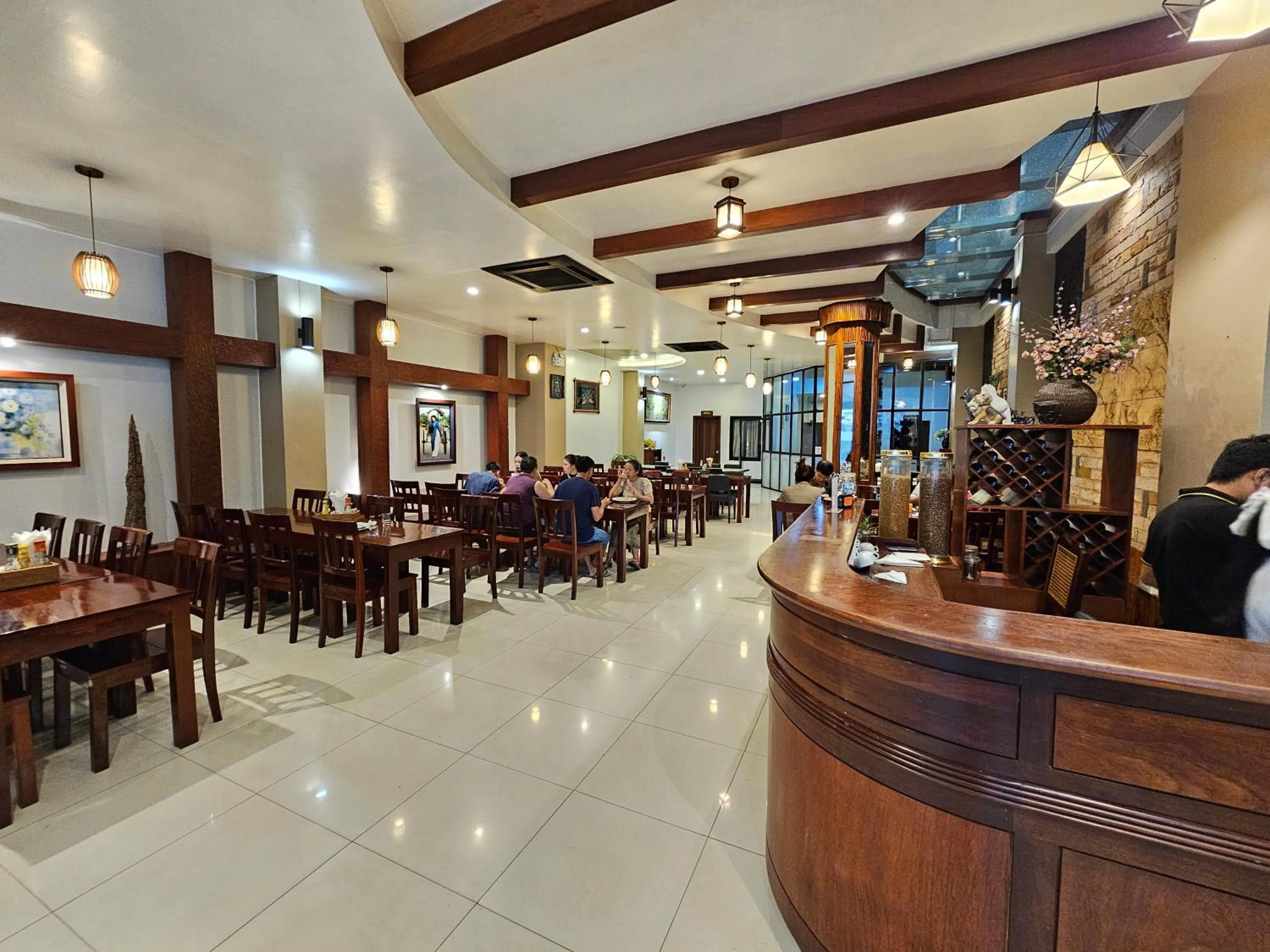 Restaurant/places to eat in Family Boutique Hotel