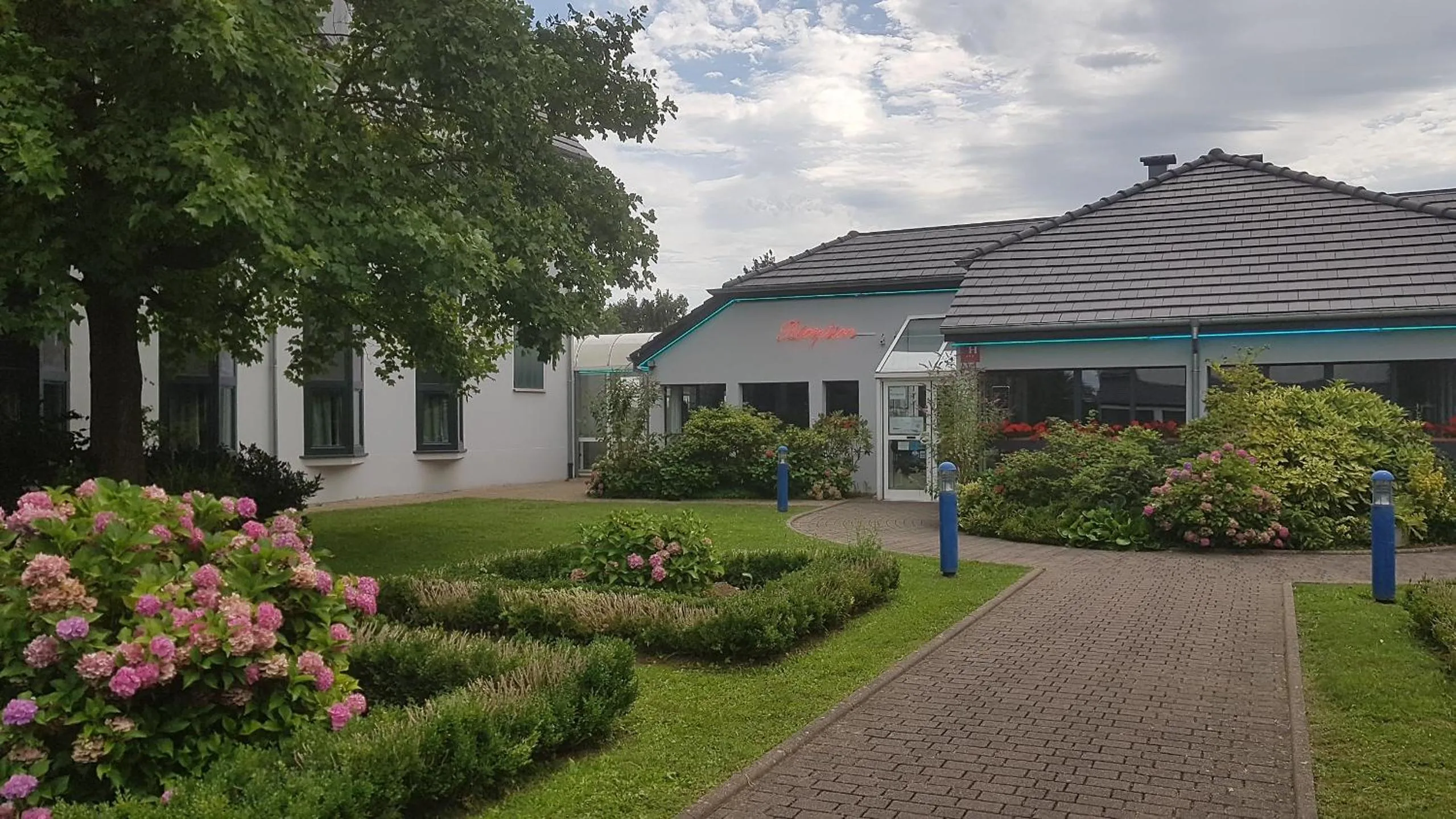 Lobby or reception in Hotel Restaurant La Tour Romaine - Haguenau - Strasbourg Nord