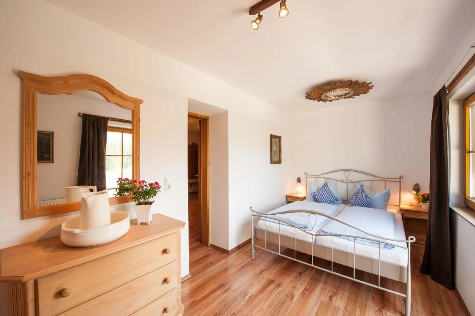 Photo of the whole room, Bed in Zugspitzhotel Diana Thörle