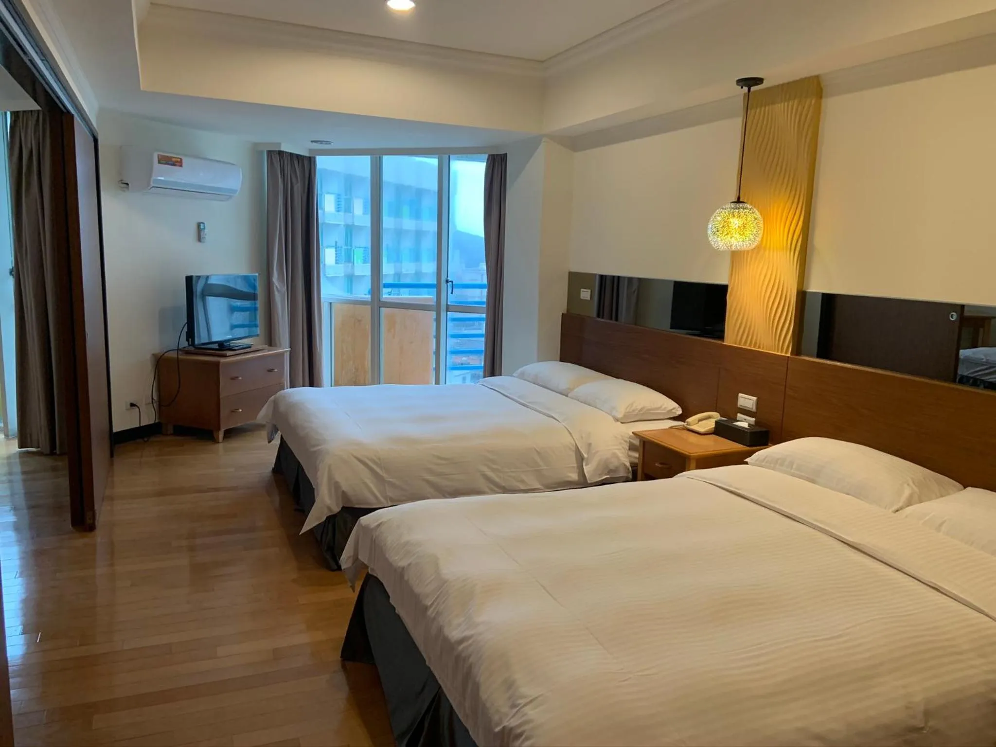 Bed in CT Green Bay Hot-Spring Hotel