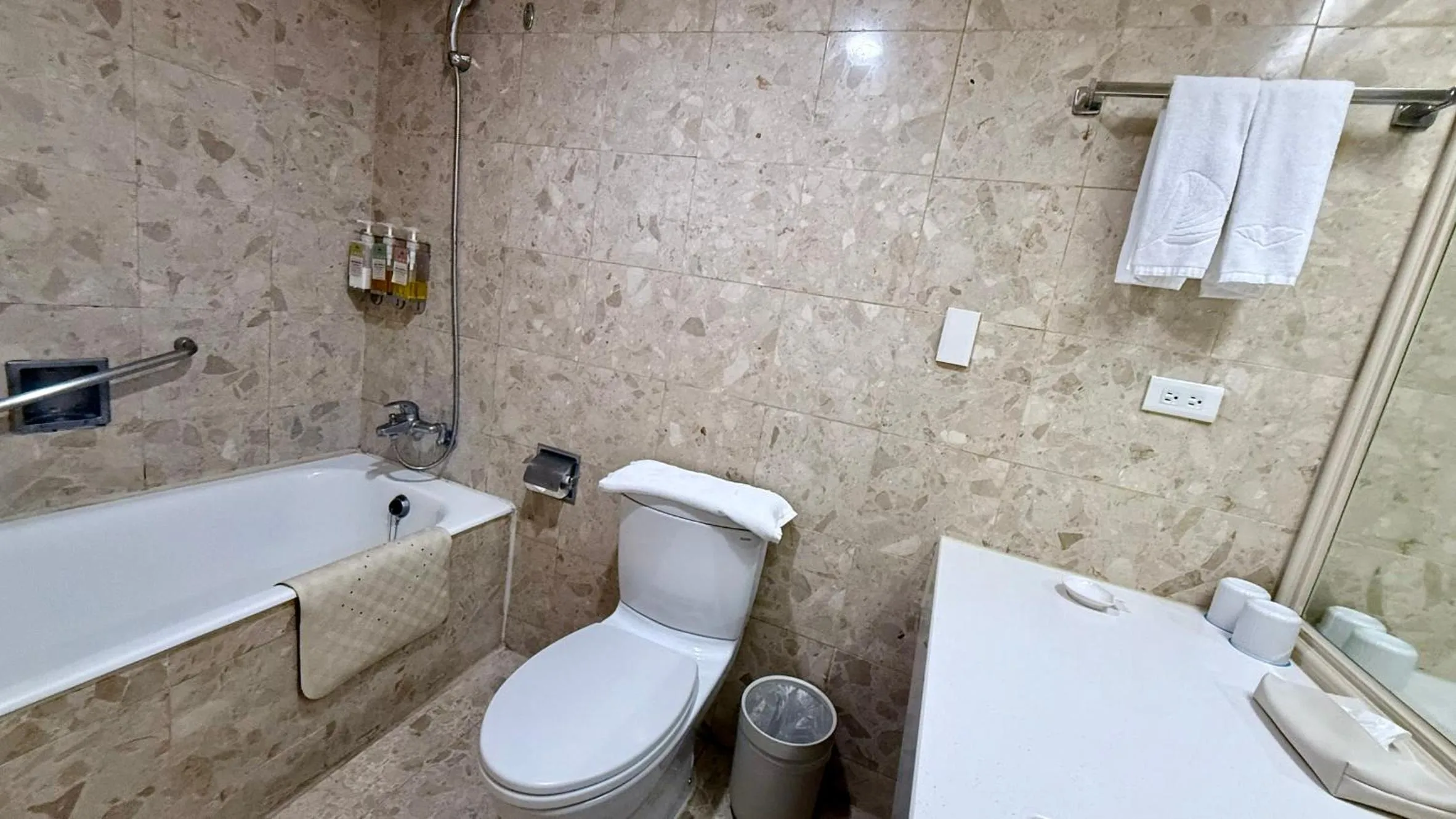 Toilet in CT Green Bay Hot-Spring Hotel