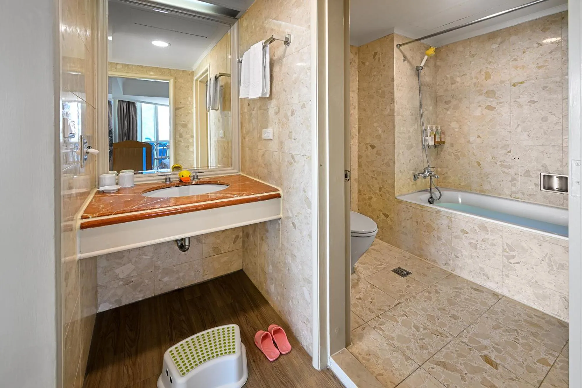 Bathroom in CT Green Bay Hot-Spring Hotel