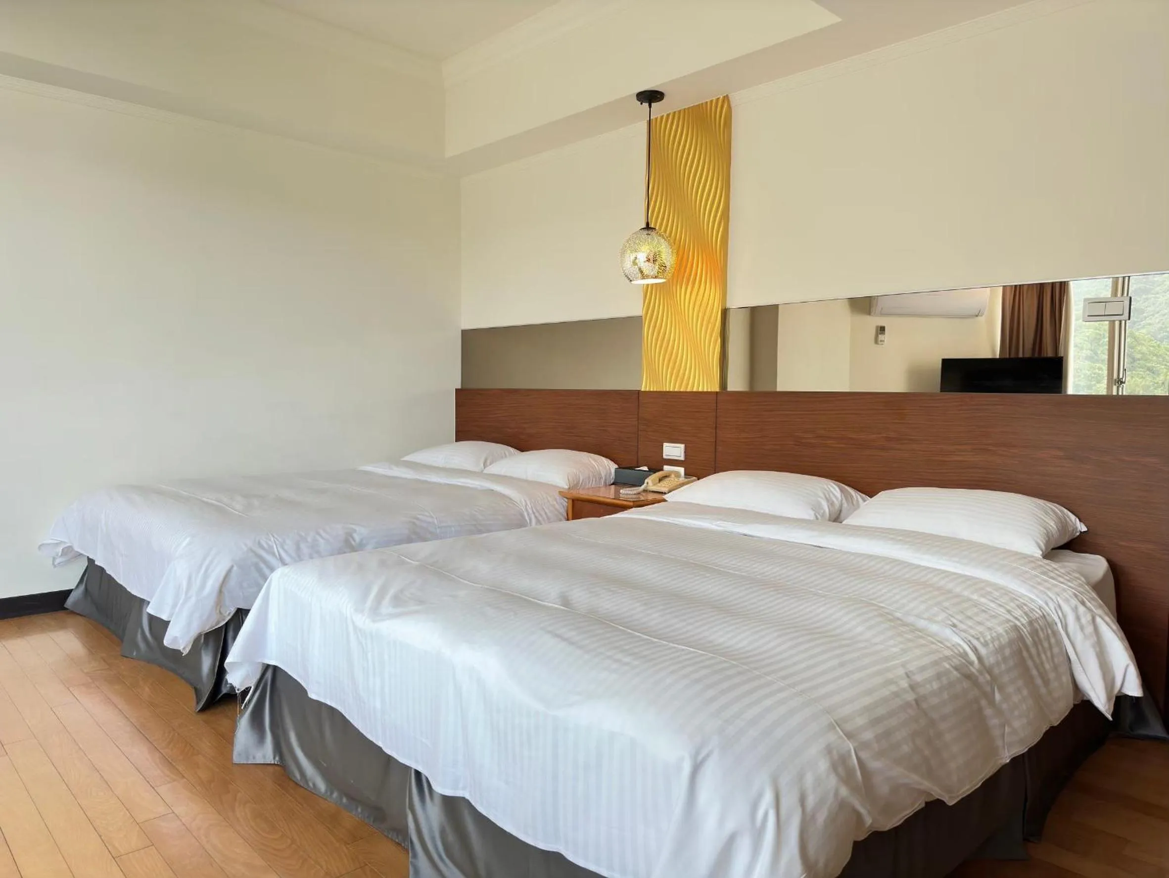 Bed in CT Green Bay Hot-Spring Hotel