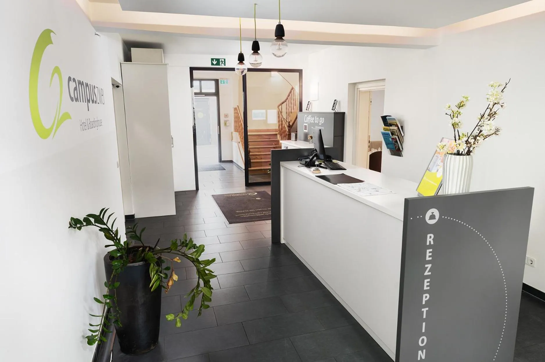 Lobby or reception in Hotel CampusZwei Komfortable Doppelzimmer & Apartments mit Küche Zentral in Ludwigsburg ideal für Business & Langzeitaufenthalte 24h Check in Kinder bis 14 Jahre übernachten kostenlos