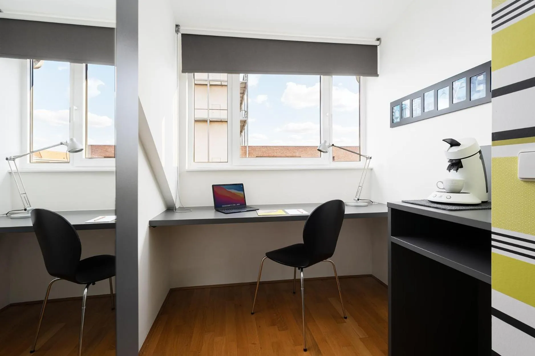 Seating area in Hotel CampusZwei Komfortable Doppelzimmer & Apartments mit Küche Zentral in Ludwigsburg ideal für Business & Langzeitaufenthalte 24h Check in Kinder bis 14 Jahre übernachten kostenlos