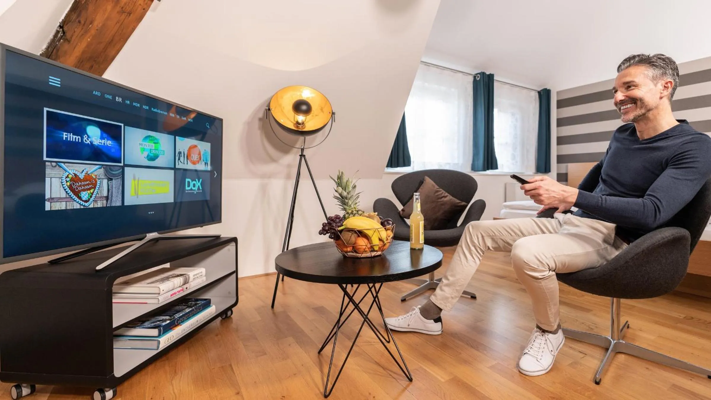 Comfort Double Room in Hotel CampusZwei Komfortable Doppelzimmer & Apartments mit Küche Zentral in Ludwigsburg ideal für Business & Langzeitaufenthalte optional mit Frühstück