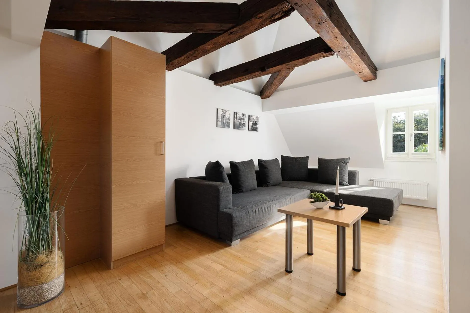 Seating area in Hotel CampusZwei Komfortable Doppelzimmer & Apartments mit Küche Zentral in Ludwigsburg ideal für Business & Langzeitaufenthalte 24h Check in Kinder bis 14 Jahre übernachten kostenlos