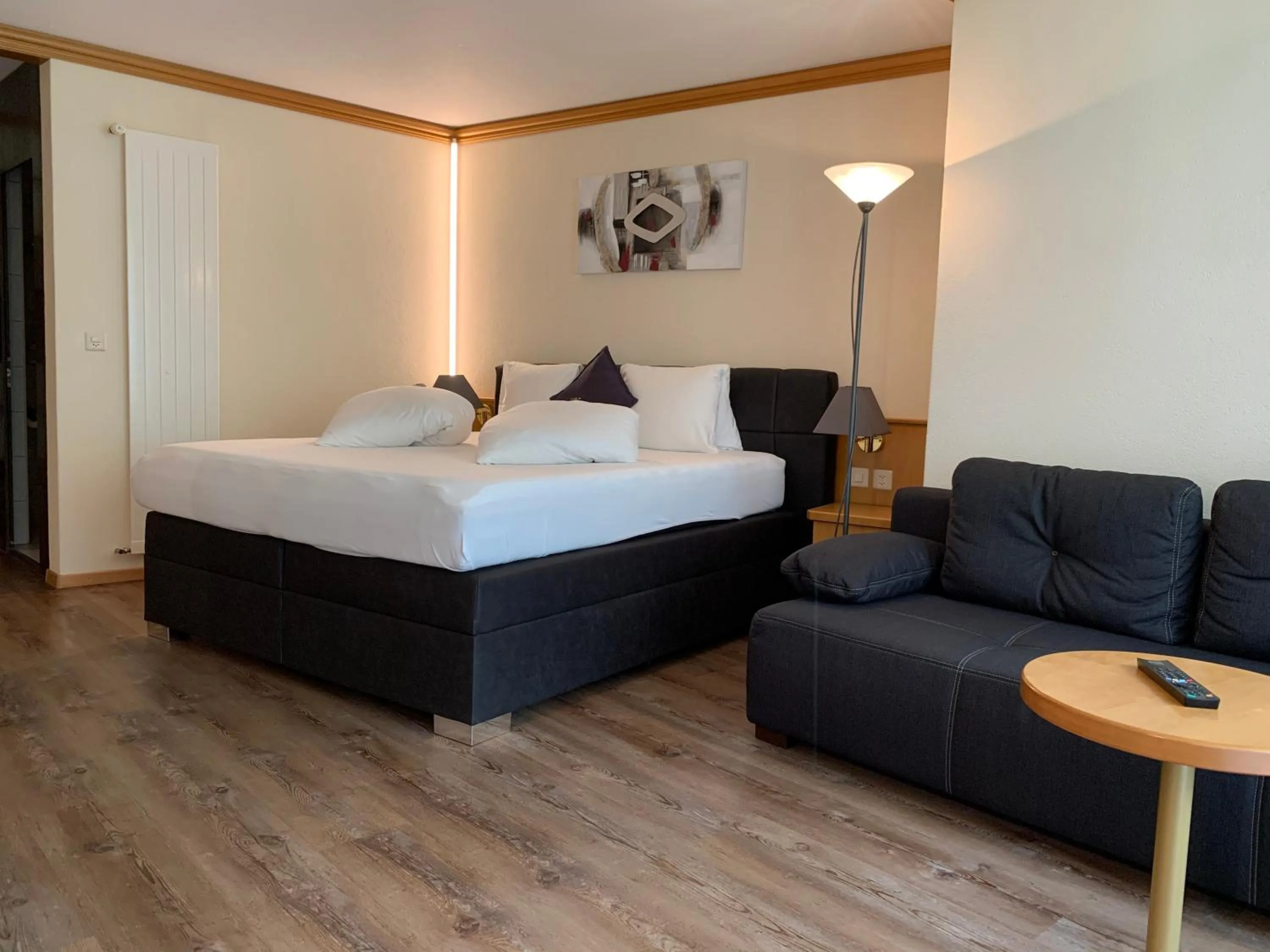 Photo of the whole room, Bed in Hotel Quellenhof Leukerbad