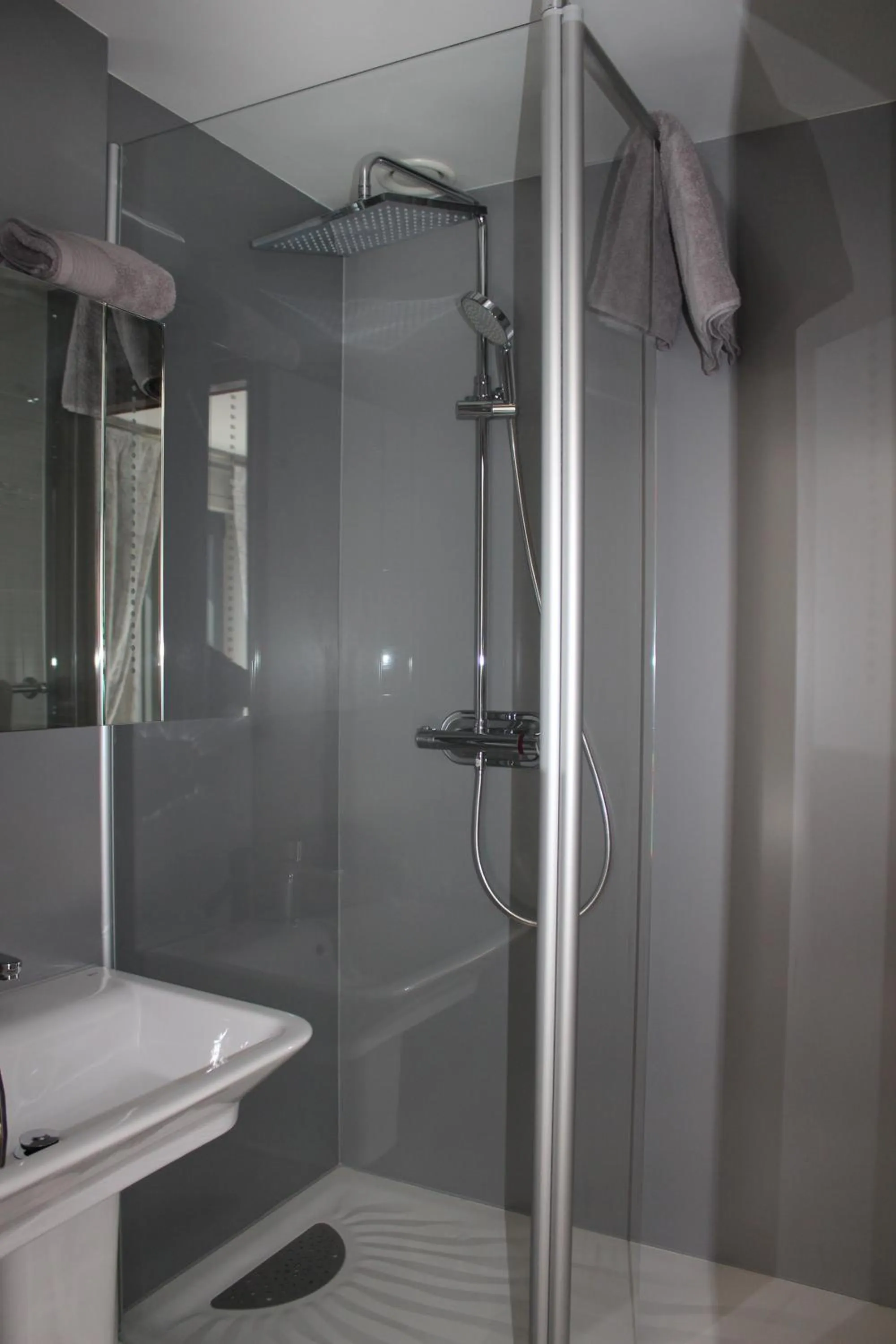 Bathroom in Hypnos Hotel