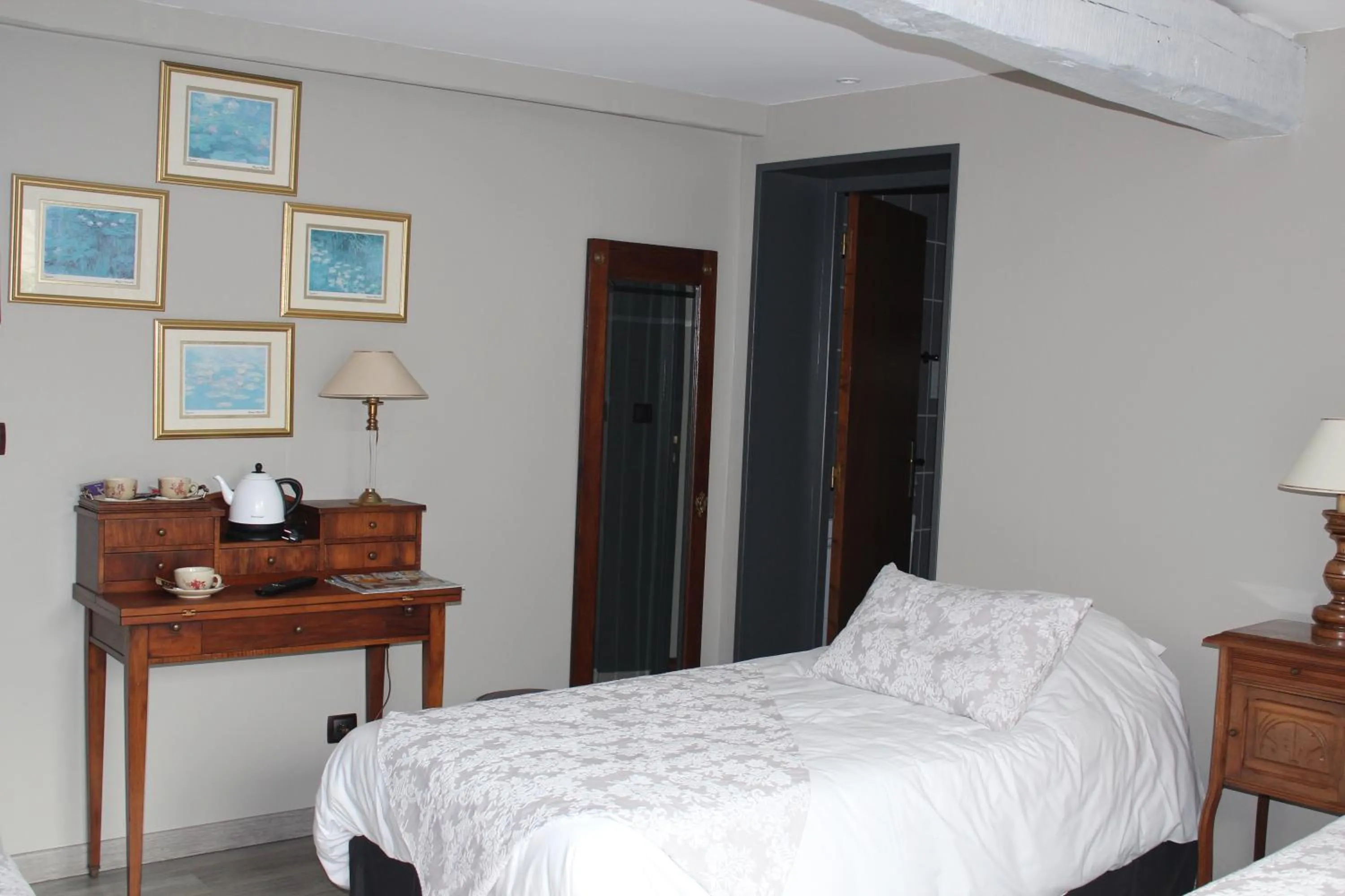 Bedroom, Bed in Hypnos Hotel