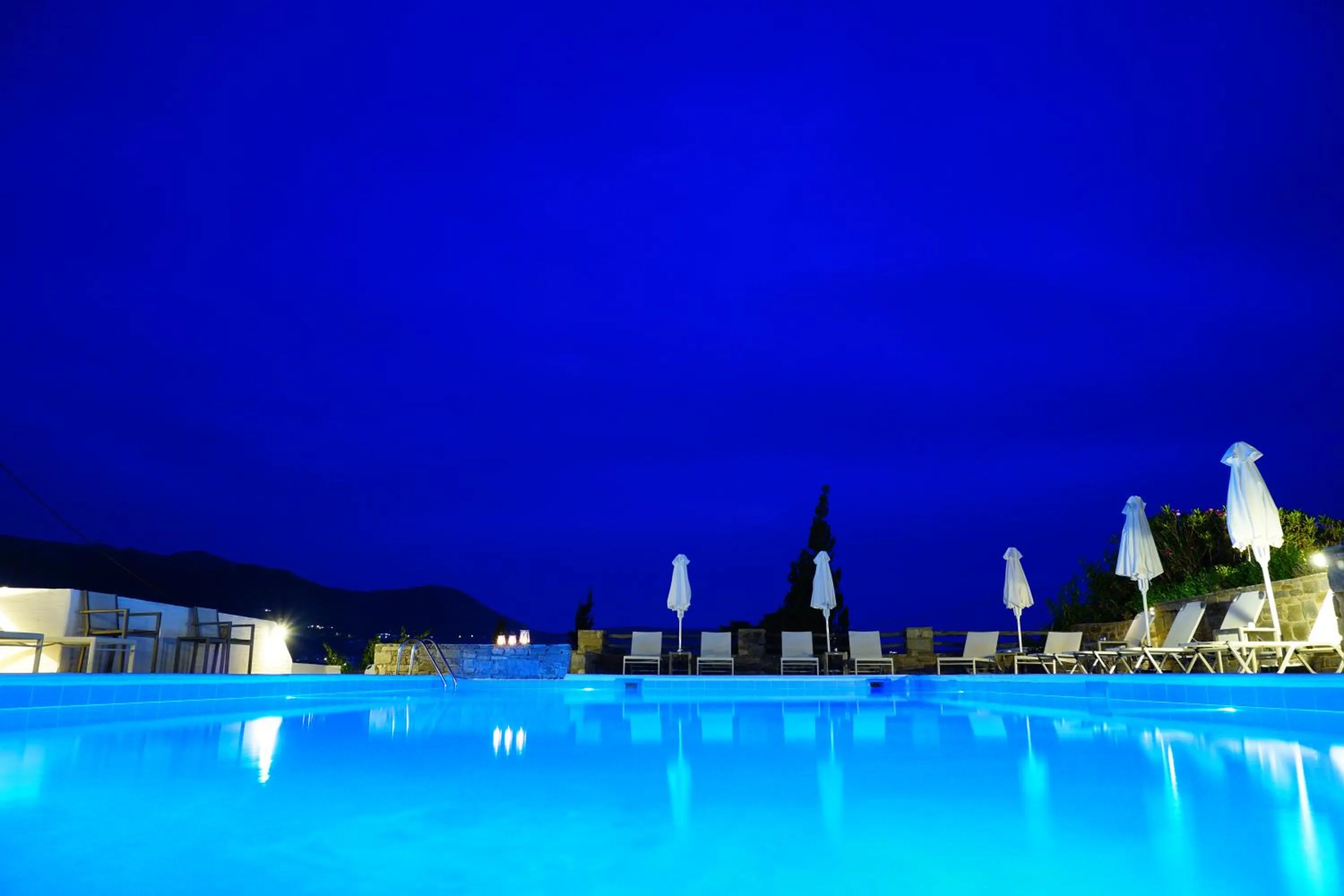 Swimming pool in Akrotiri Hotel