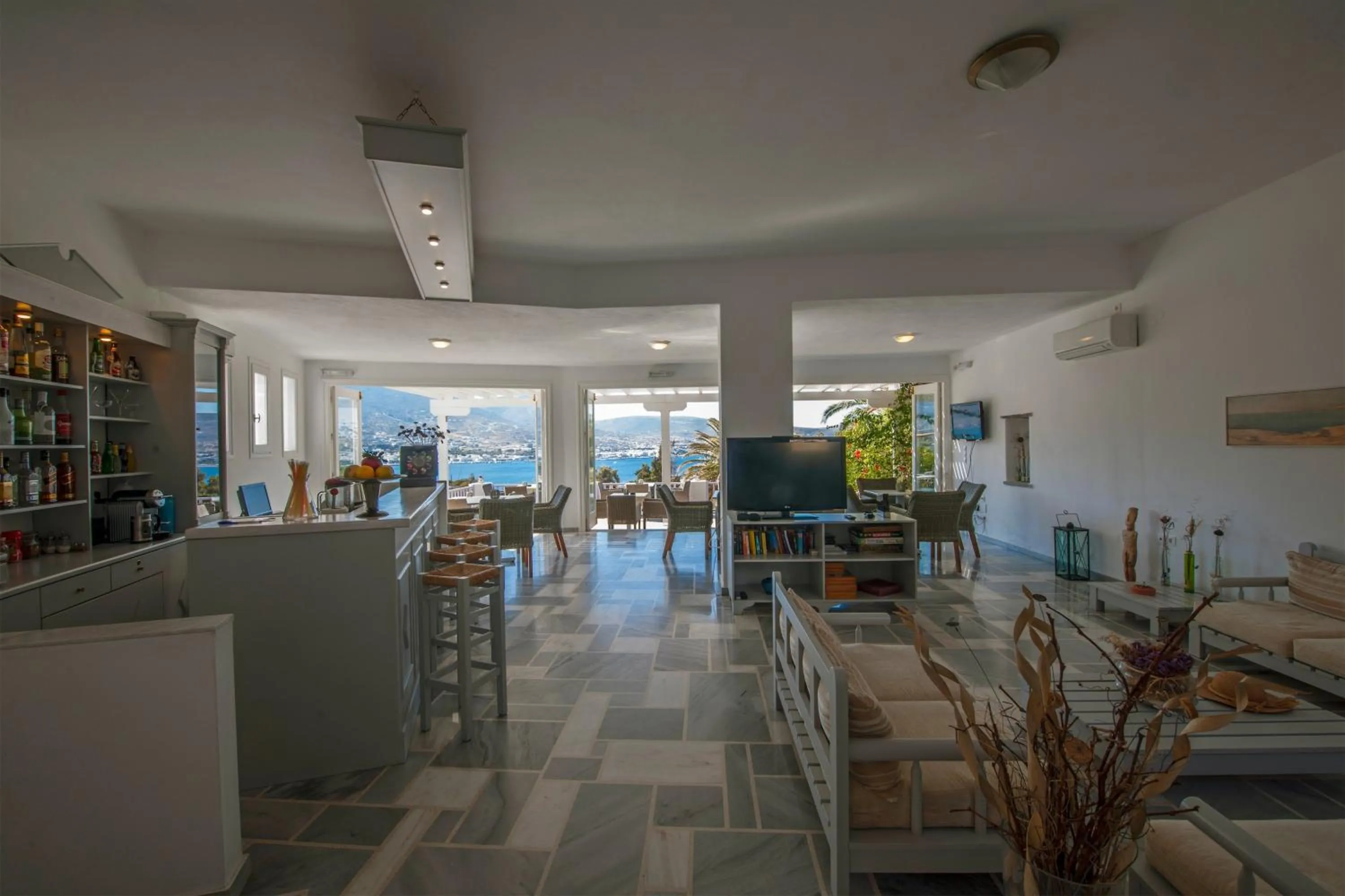 Restaurant/places to eat in Akrotiri Hotel