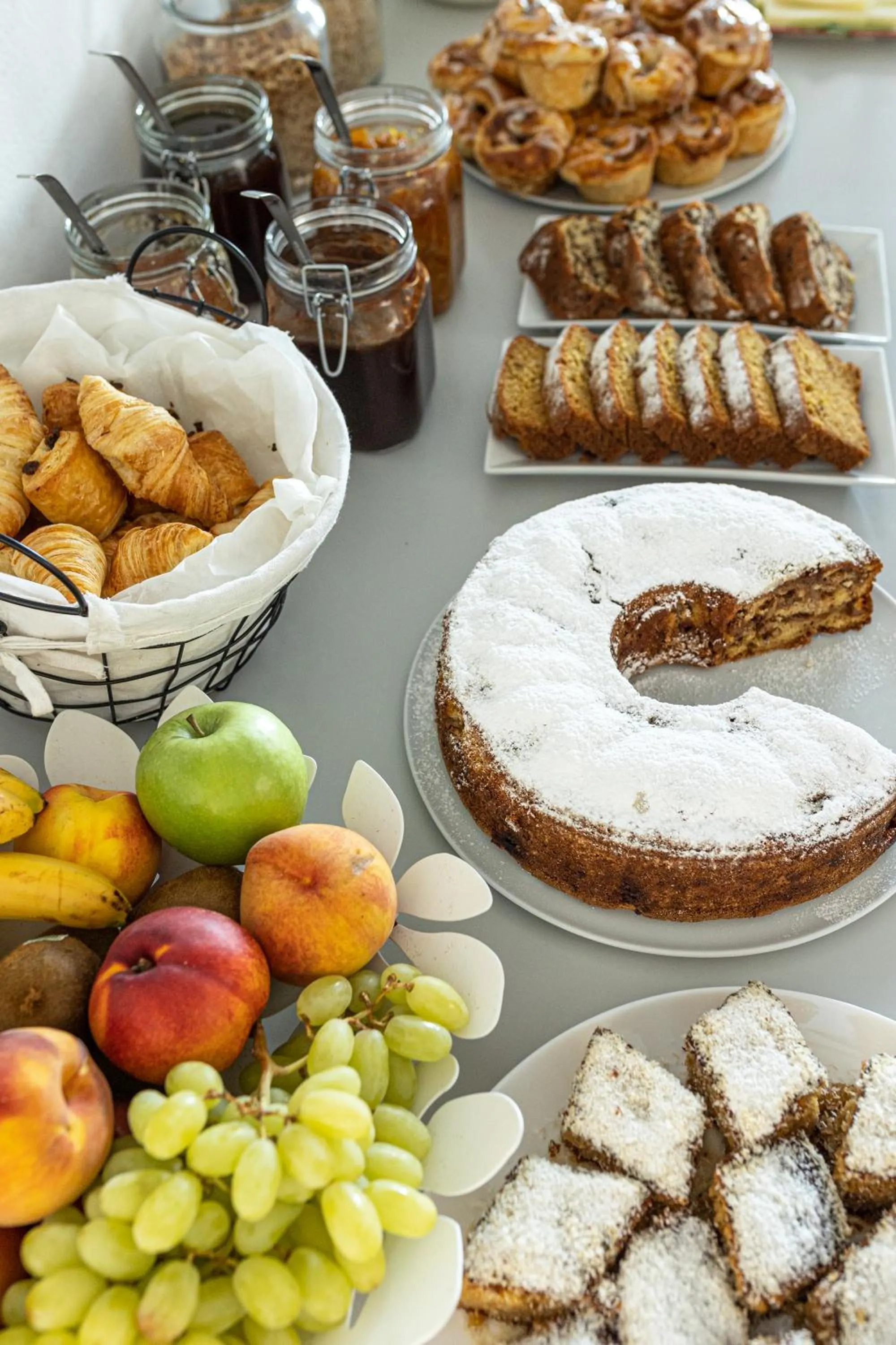 Food and drinks in Akrotiri Hotel