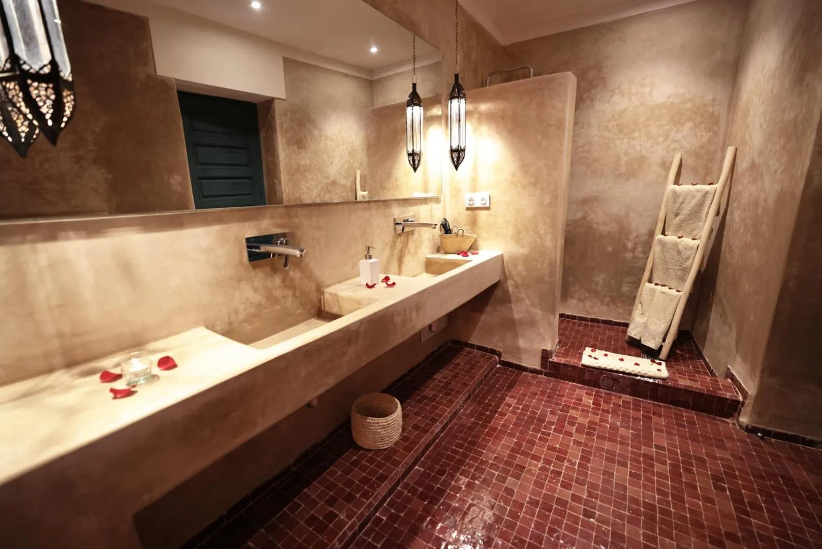 Shower in Hotel & Spa Dar Baraka & Karam