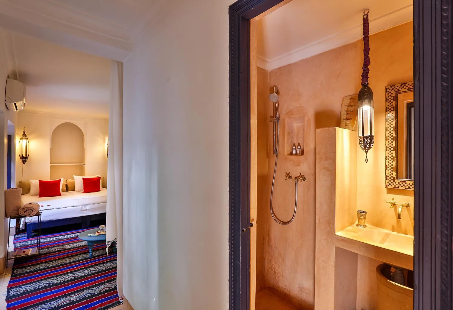 Bathroom, Bed in Hotel & Spa Dar Baraka & Karam