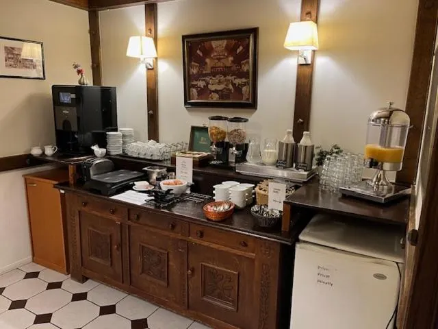 Buffet breakfast in Hotel American