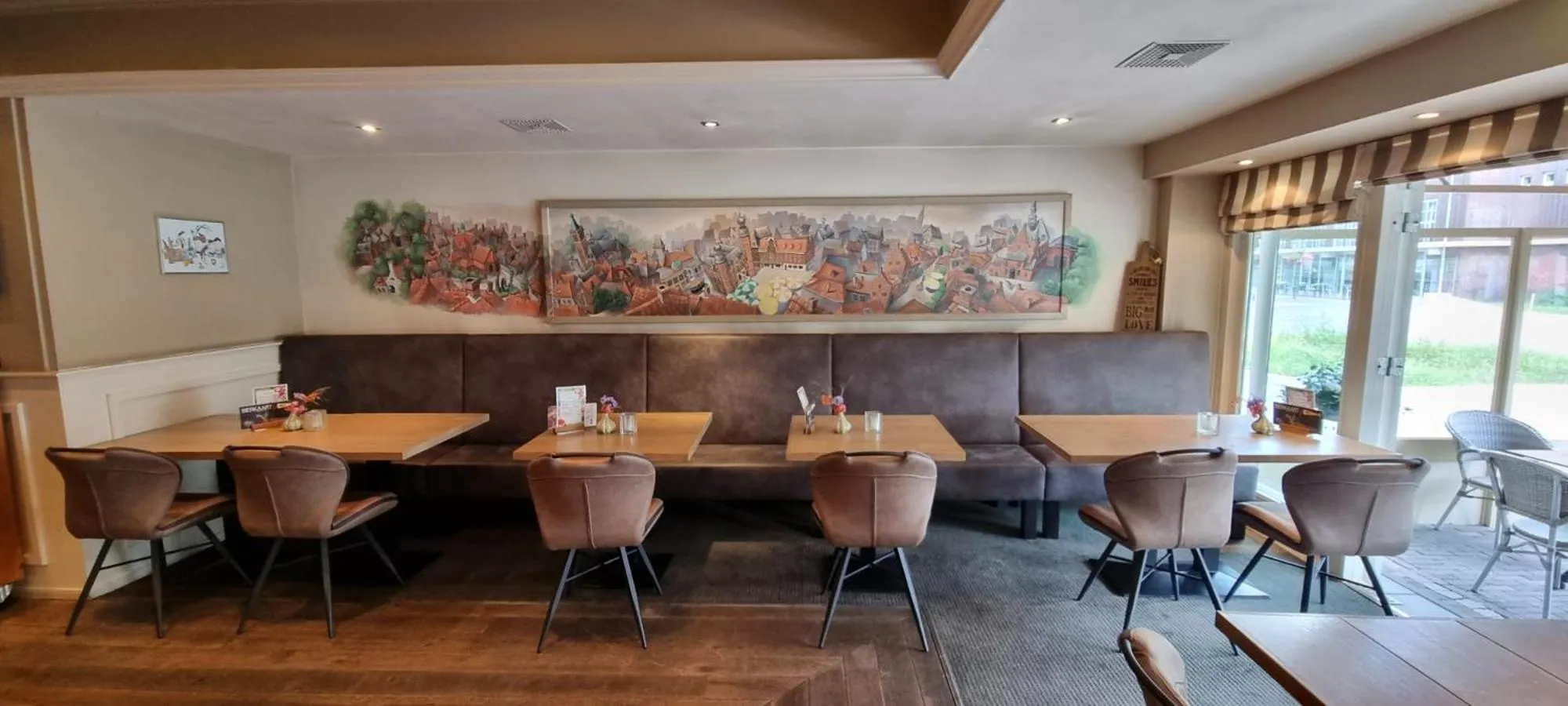 Restaurant/places to eat in Hotel American