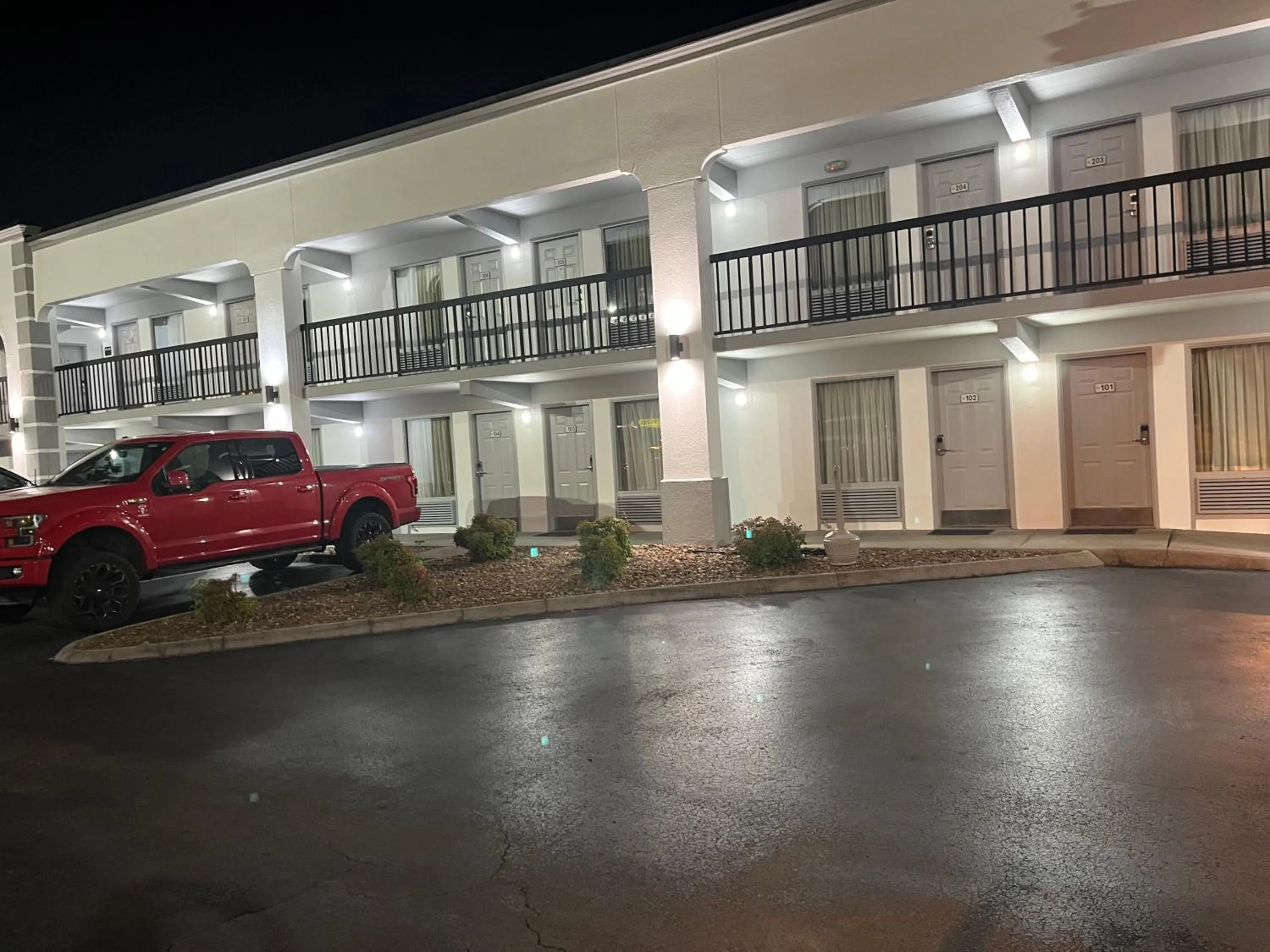 Parking in Super 8 by Wyndham Knoxville West/Farragut