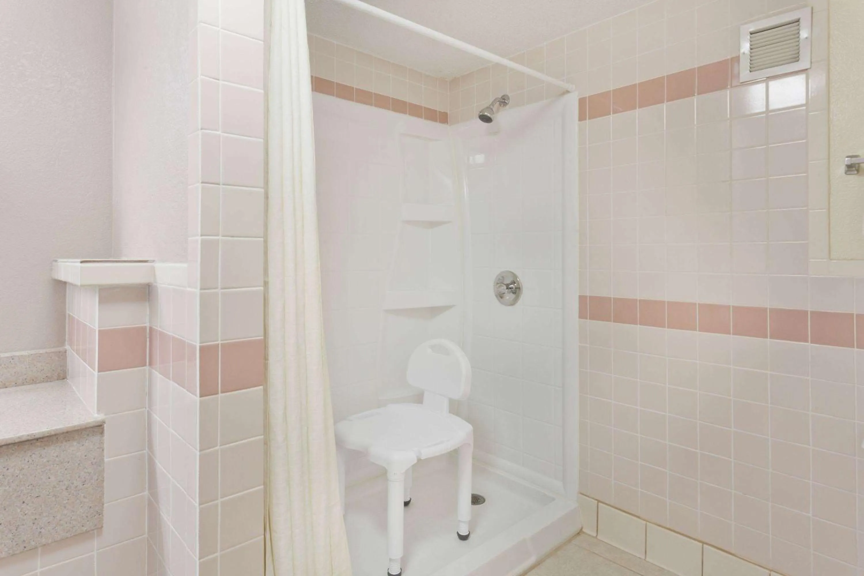 Shower in Super 8 by Wyndham Knoxville West/Farragut