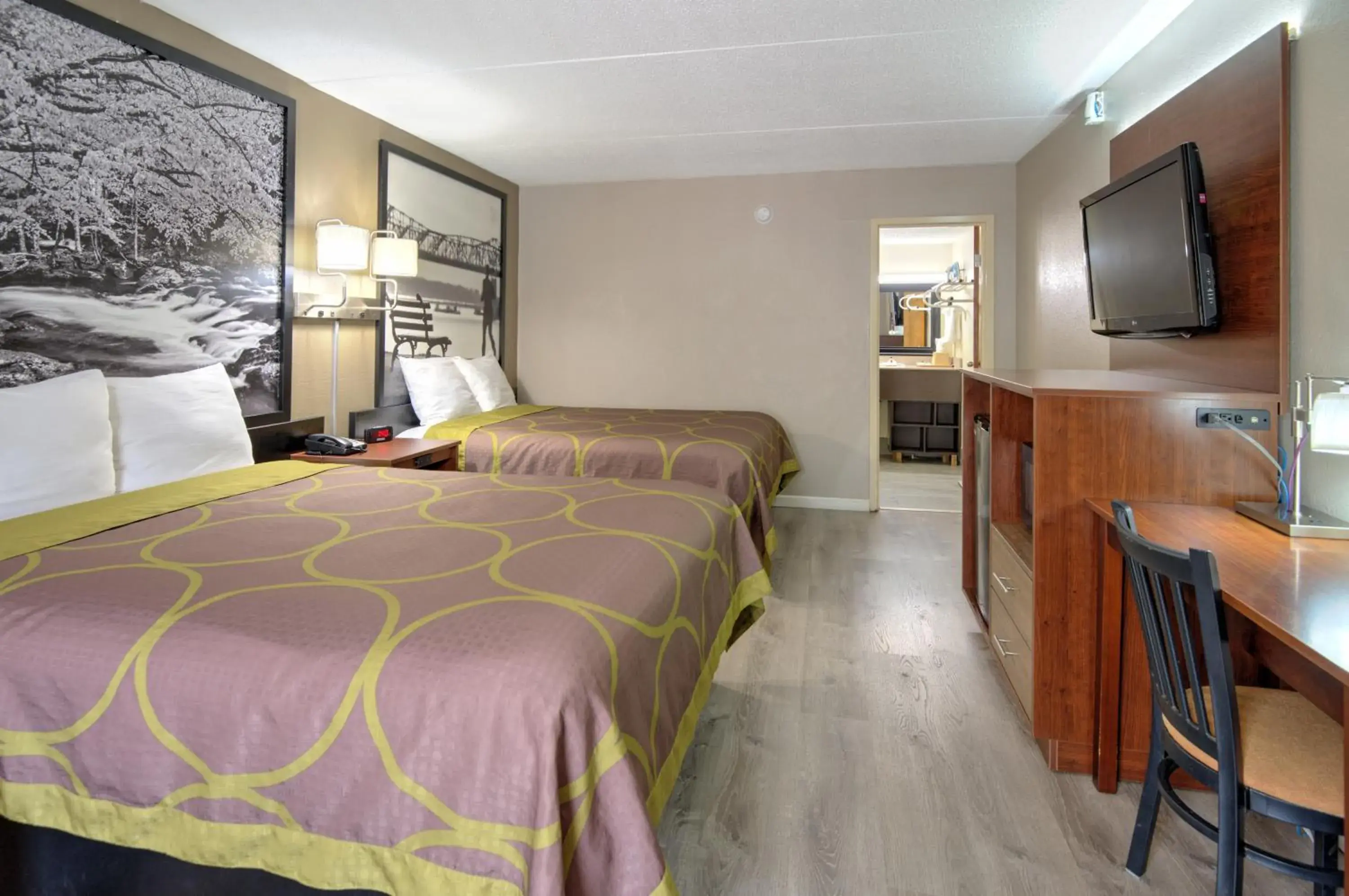 Queen Room with Two Queen Beds - Non-Smoking in Super 8 by Wyndham Knoxville West/Farragut Queen Room with Two Queen Beds - Non-Smoking in Super 8 by Wyndham Knoxville West/Farragut