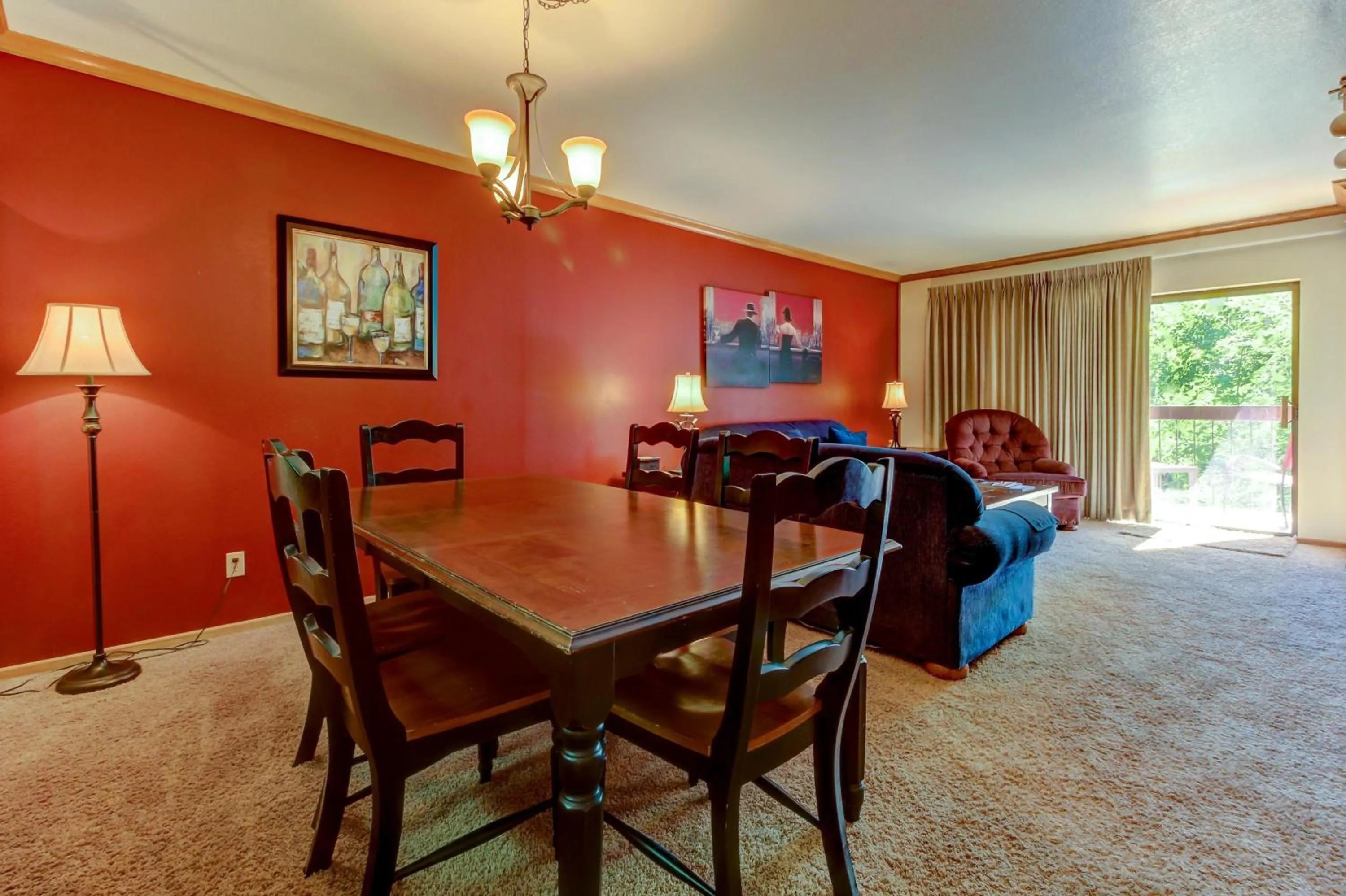 Dining area in Park Station Luxury Retreat