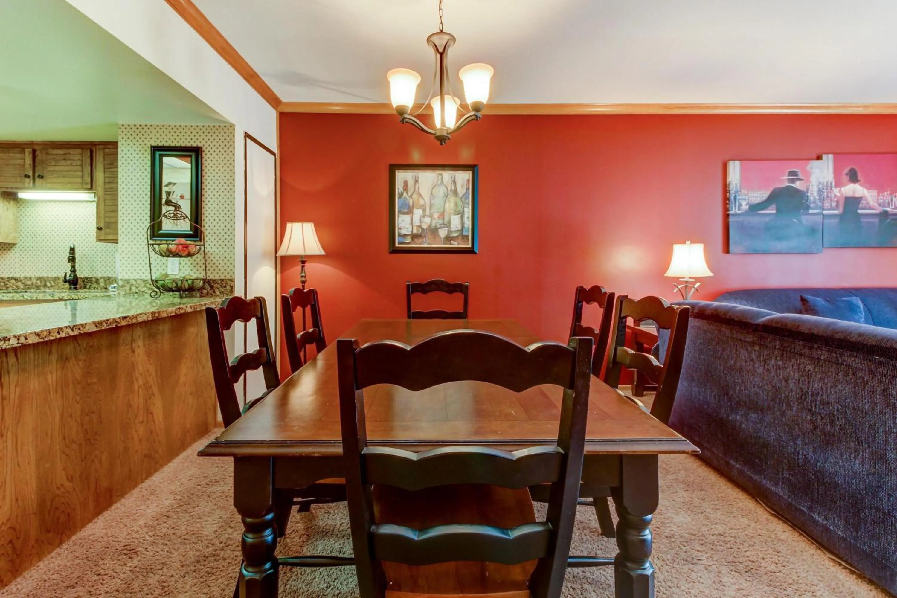 Dining area in Park Station Luxury Retreat