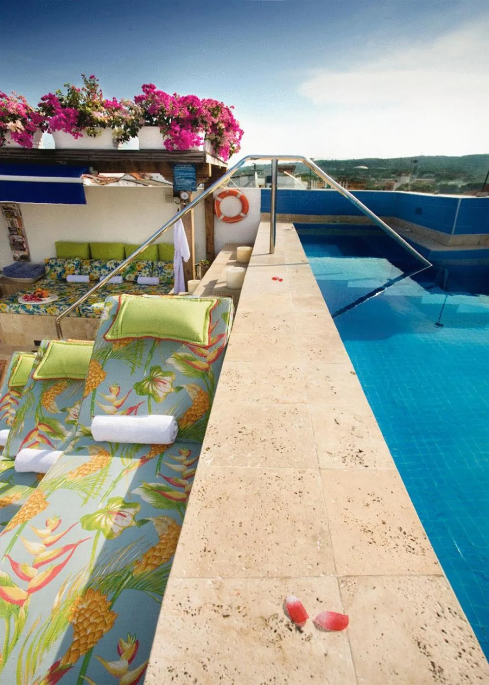 Swimming pool in Hotel Casa Quero