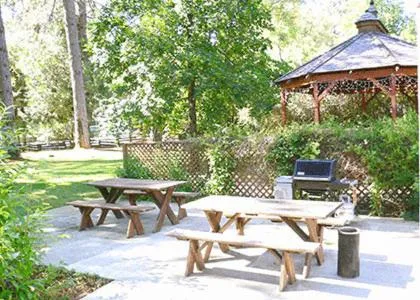 Seating area in Nevada City Inn