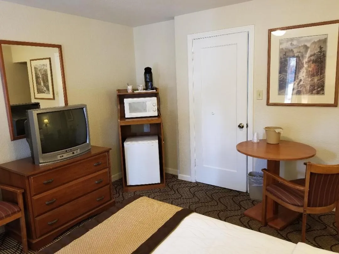 Bed in Nevada City Inn