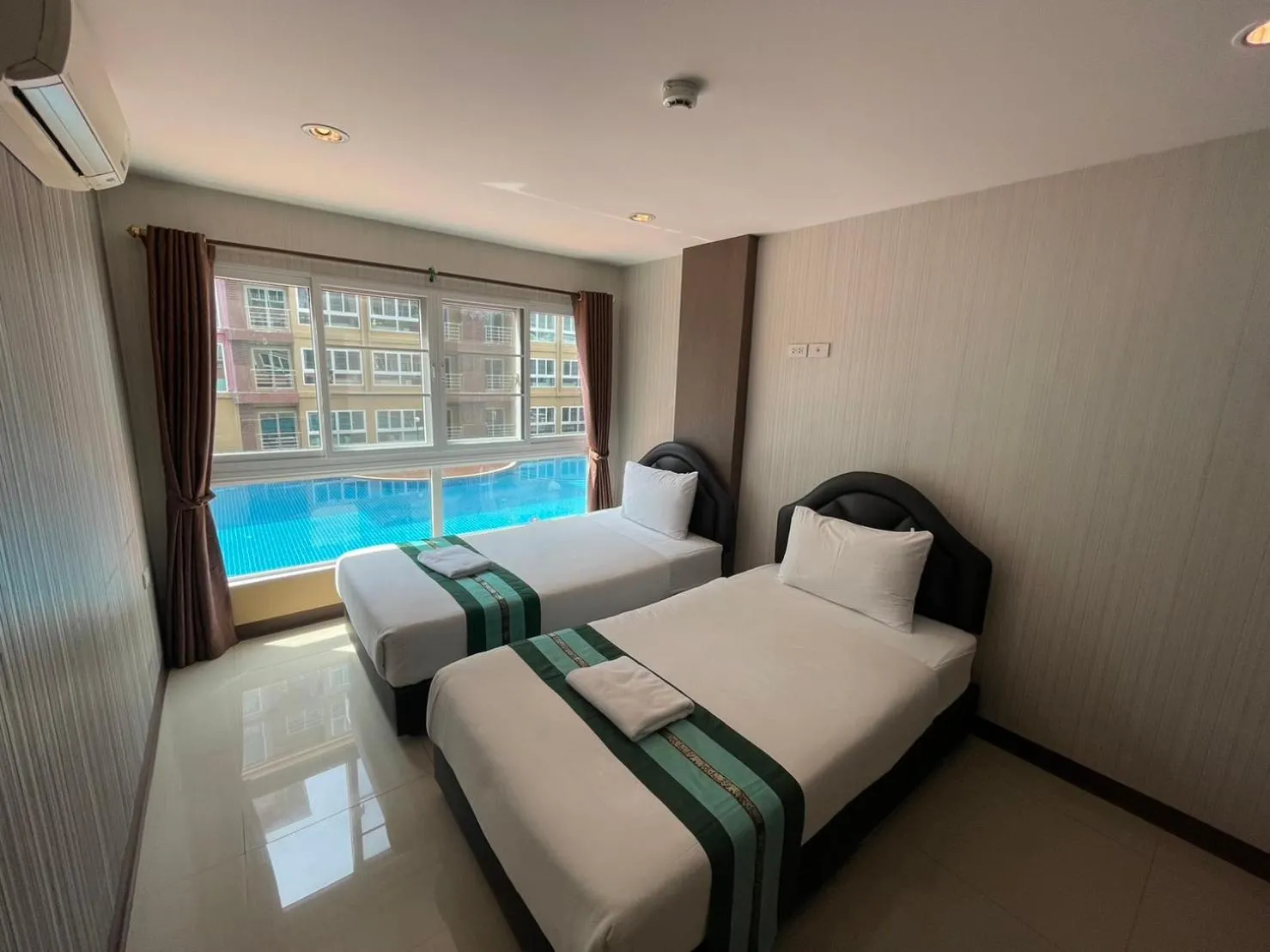 Property building, Bed in H2DO Hotel