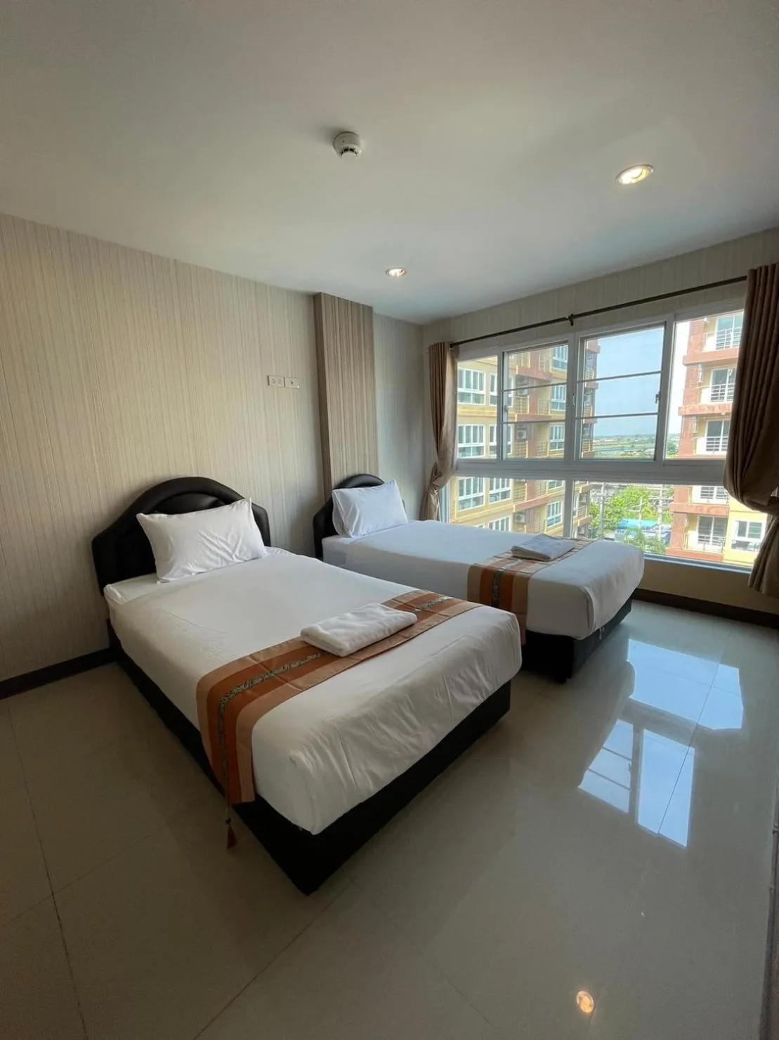 Photo of the whole room, Bed in H2DO Hotel