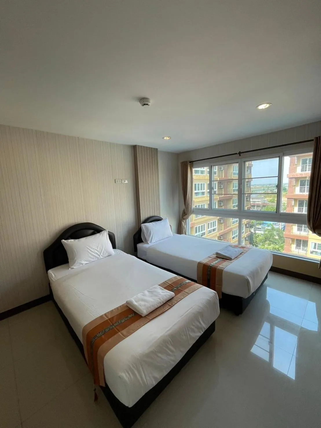 Photo of the whole room, Bed in H2DO Hotel