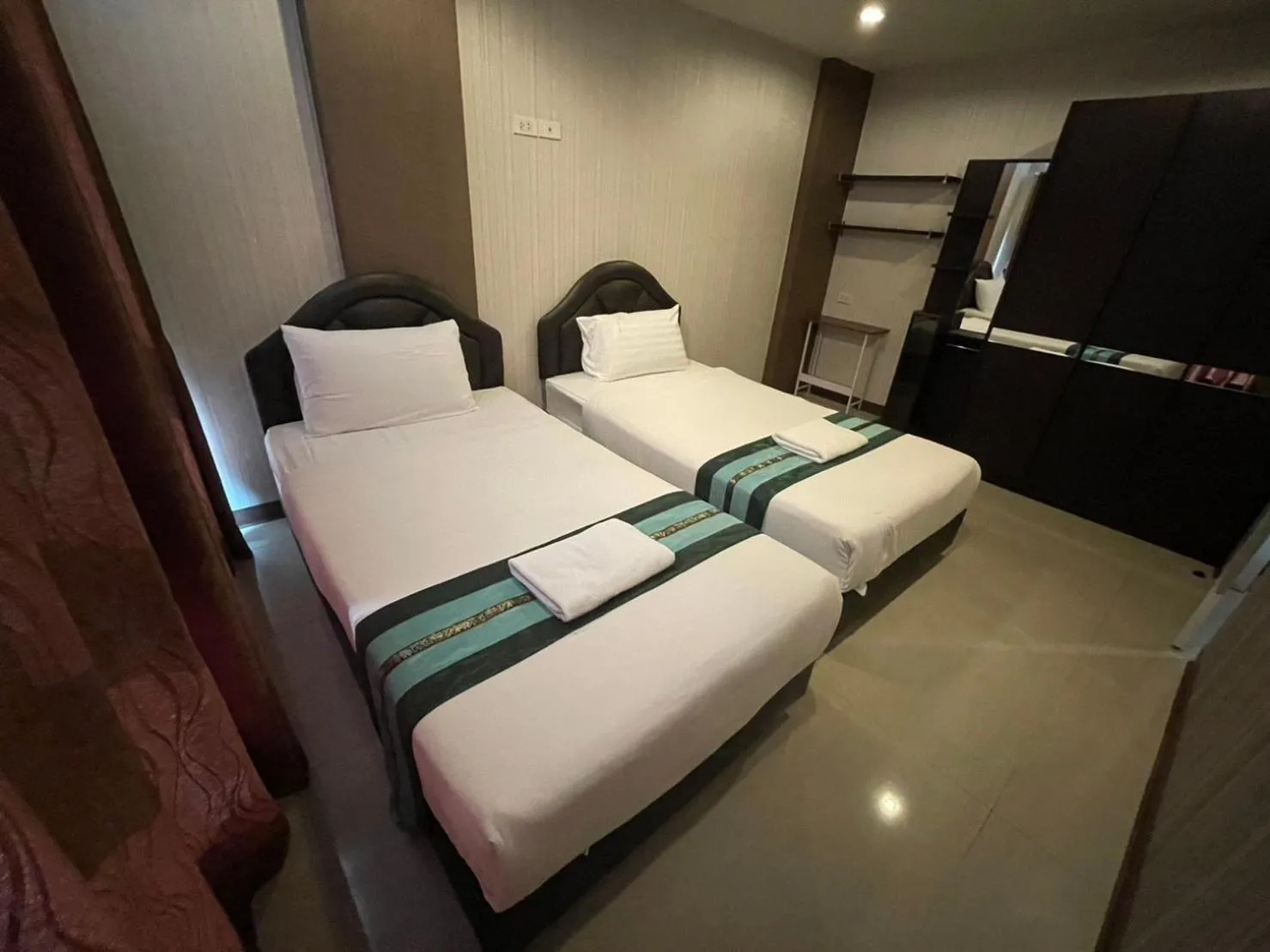 Photo of the whole room, Bed in H2DO Hotel