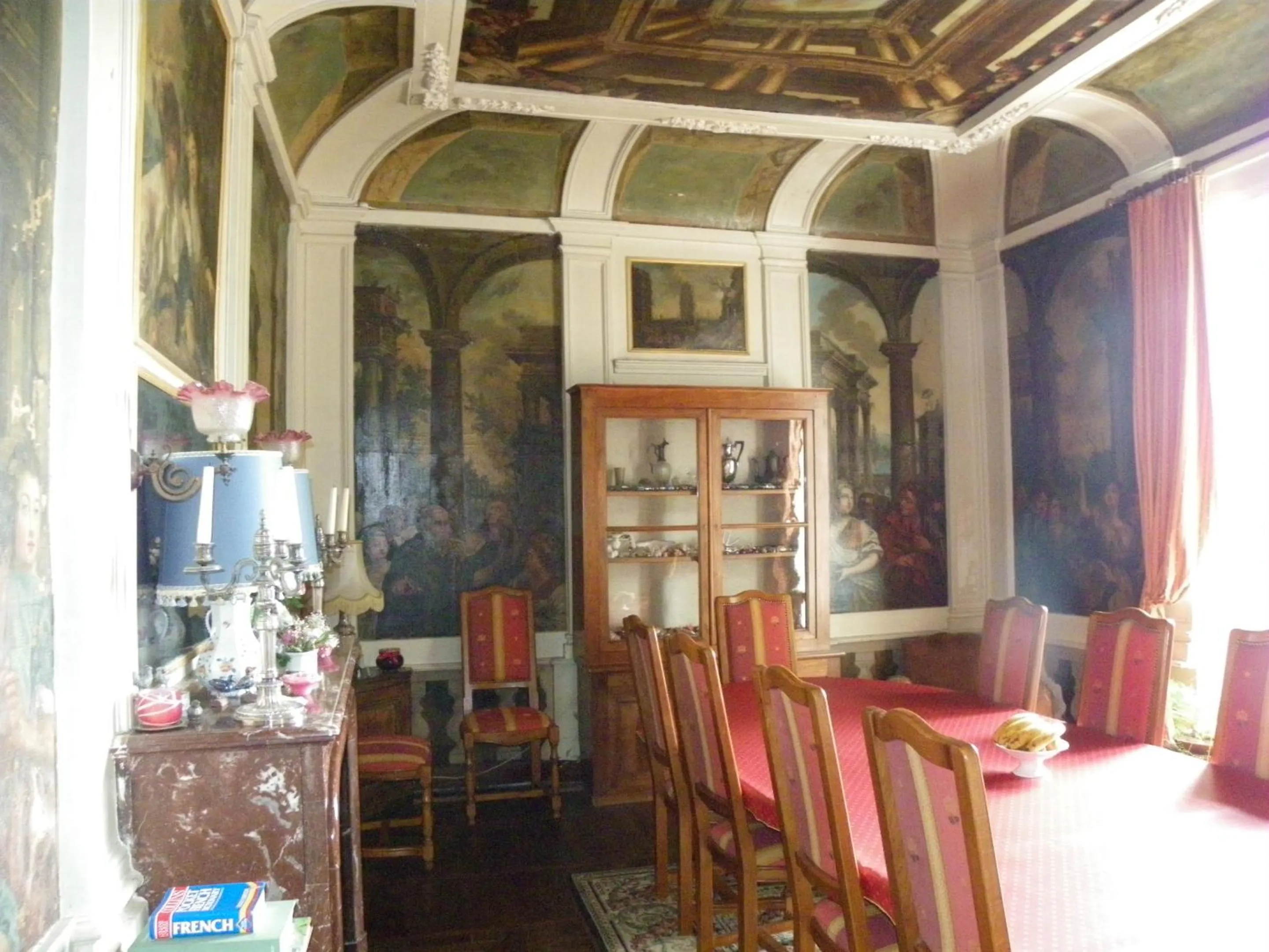 Dining area in Château de Colliers