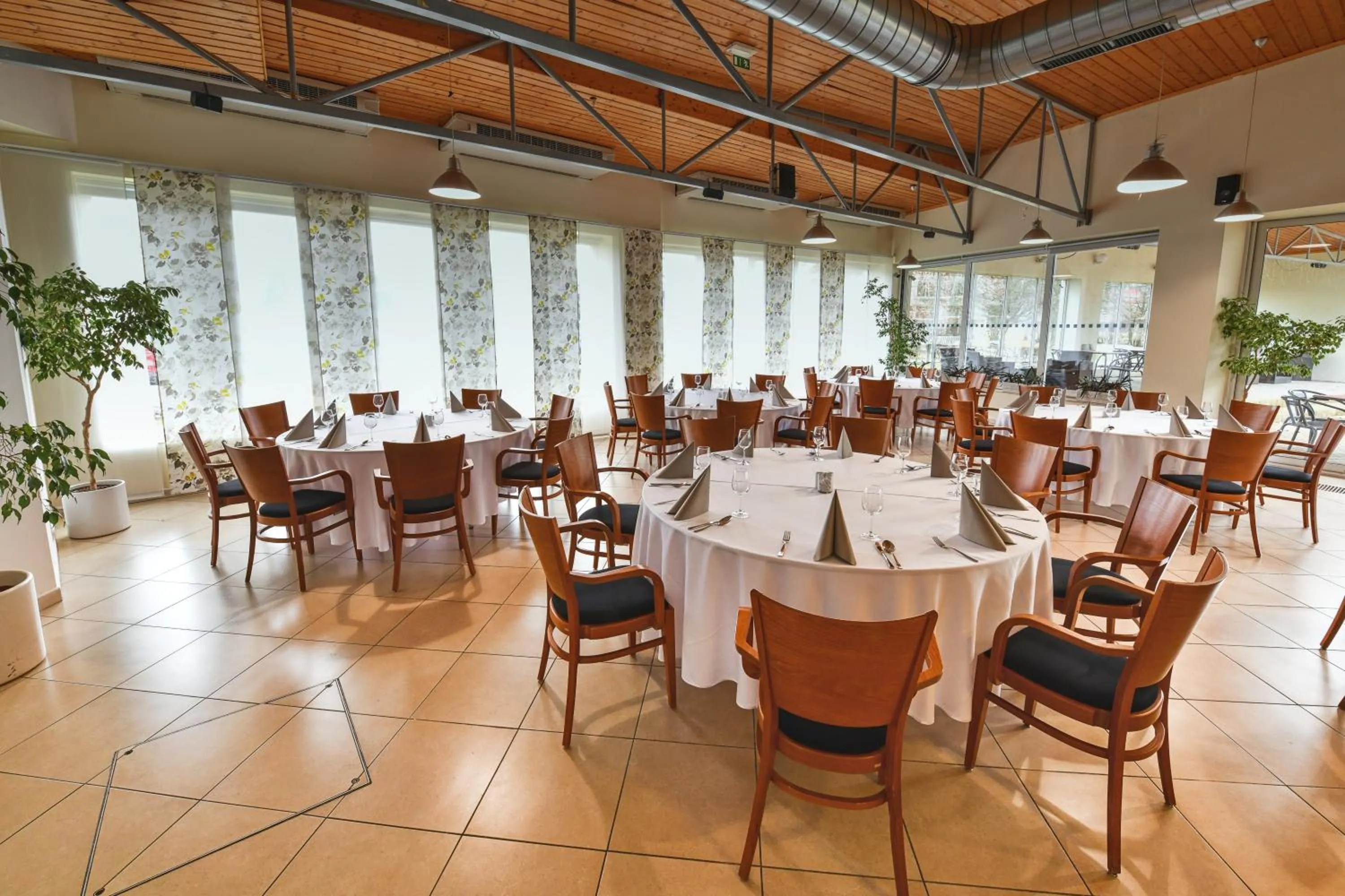 Restaurant/places to eat in Hotel Jana Congress & Wellness