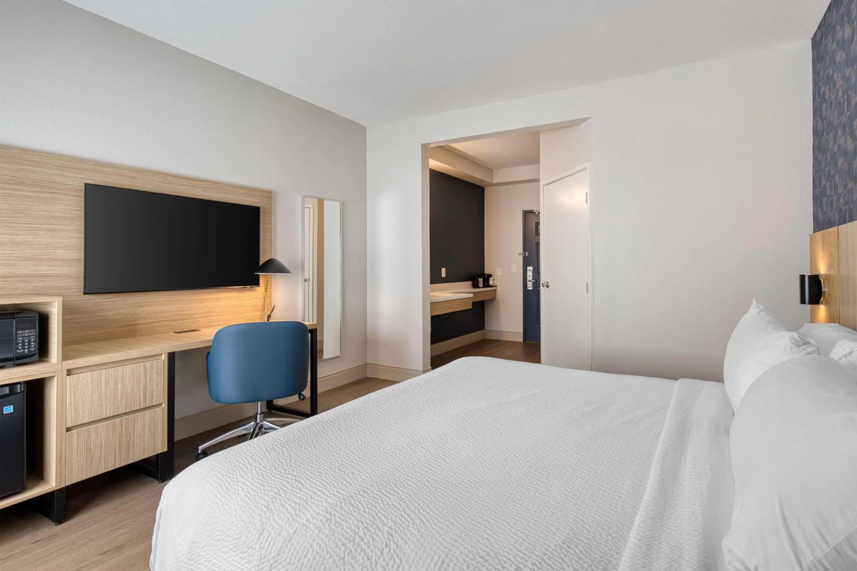 Bedroom, Bed in Best Western Byron Center