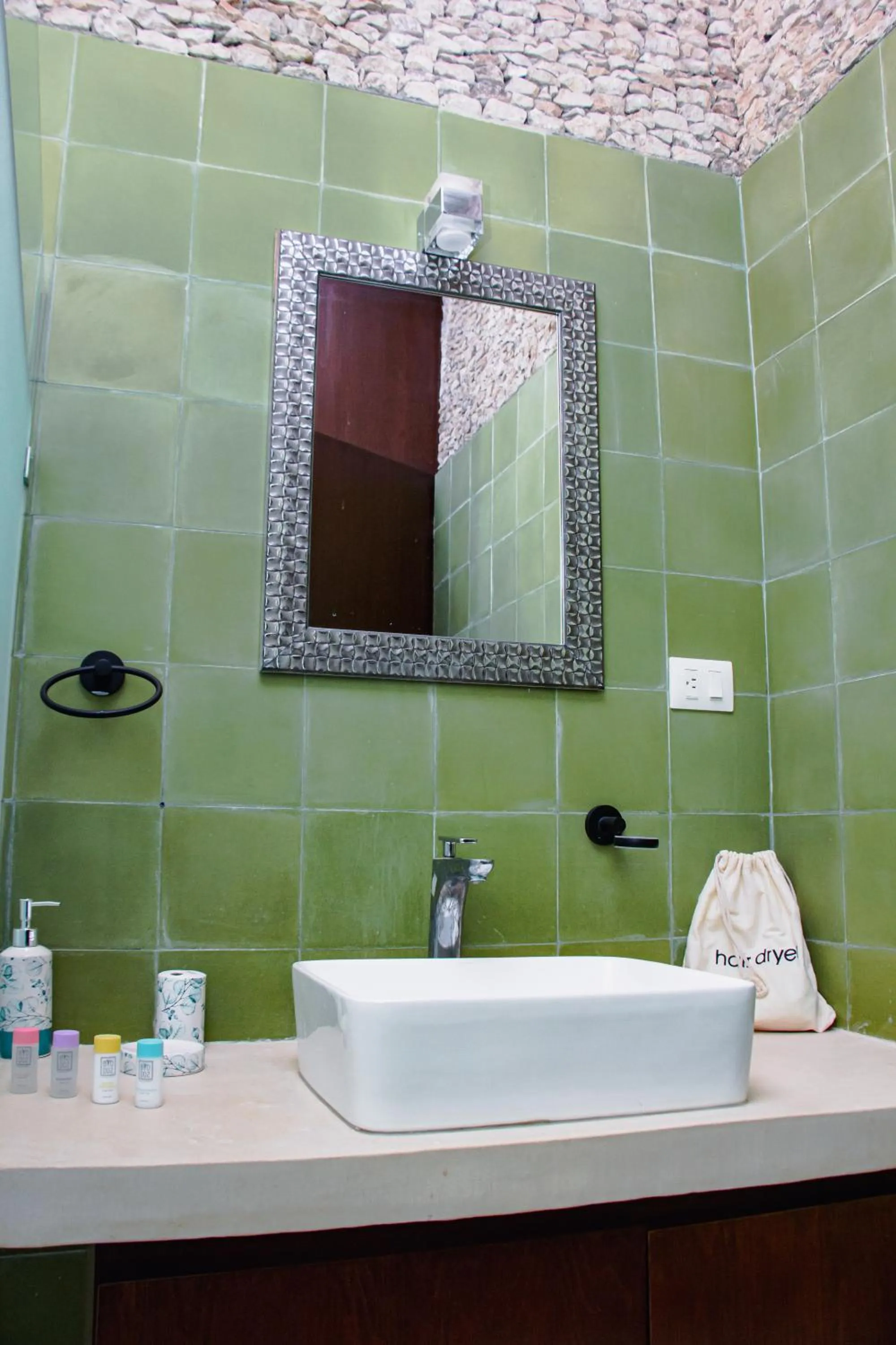 Bathroom in Hotel Marionetas