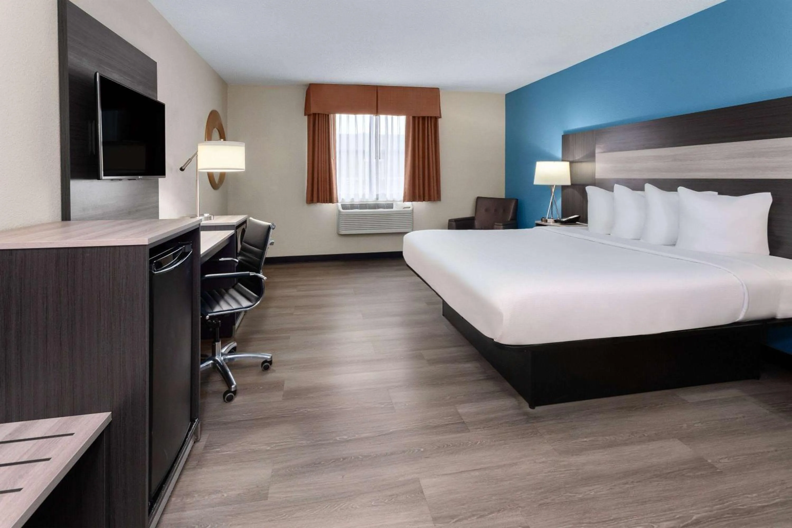 Photo of the whole room, Bed in Baymont by Wyndham Copley Akron