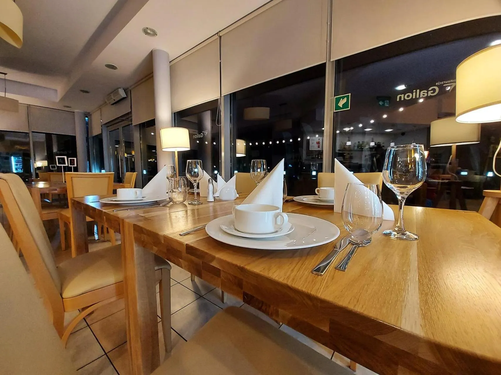 Restaurant/places to eat in Hotel Galion